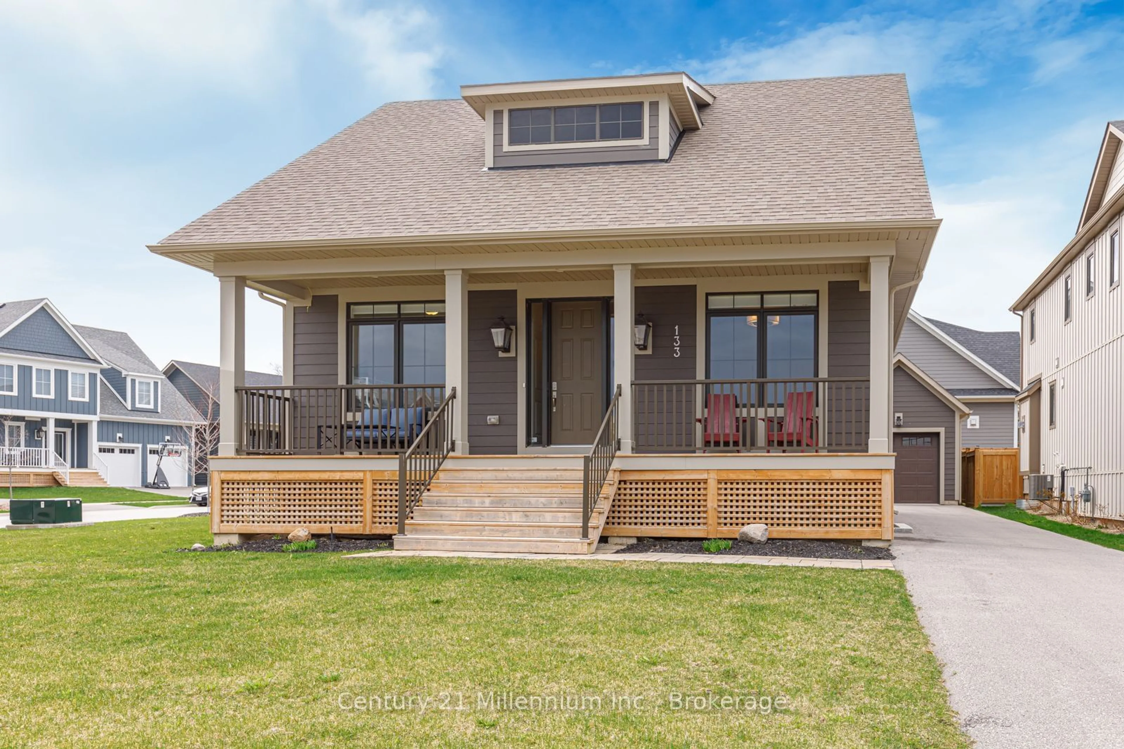 Home with vinyl exterior material, street for 133 RED PINE St, Blue Mountains Ontario L9Y 0Z3