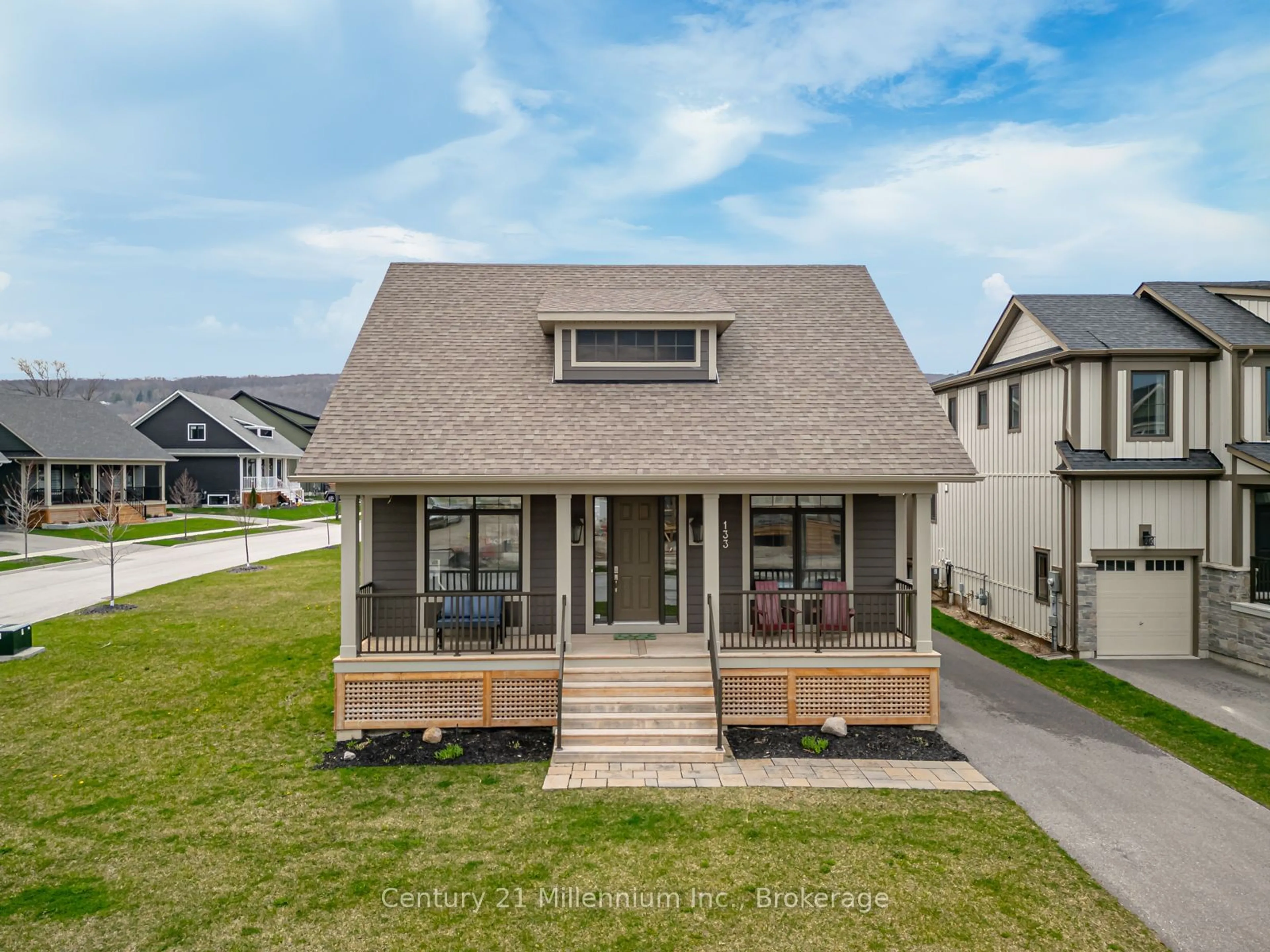 Home with vinyl exterior material, street for 133 RED PINE St, Blue Mountains Ontario L9Y 0Z3