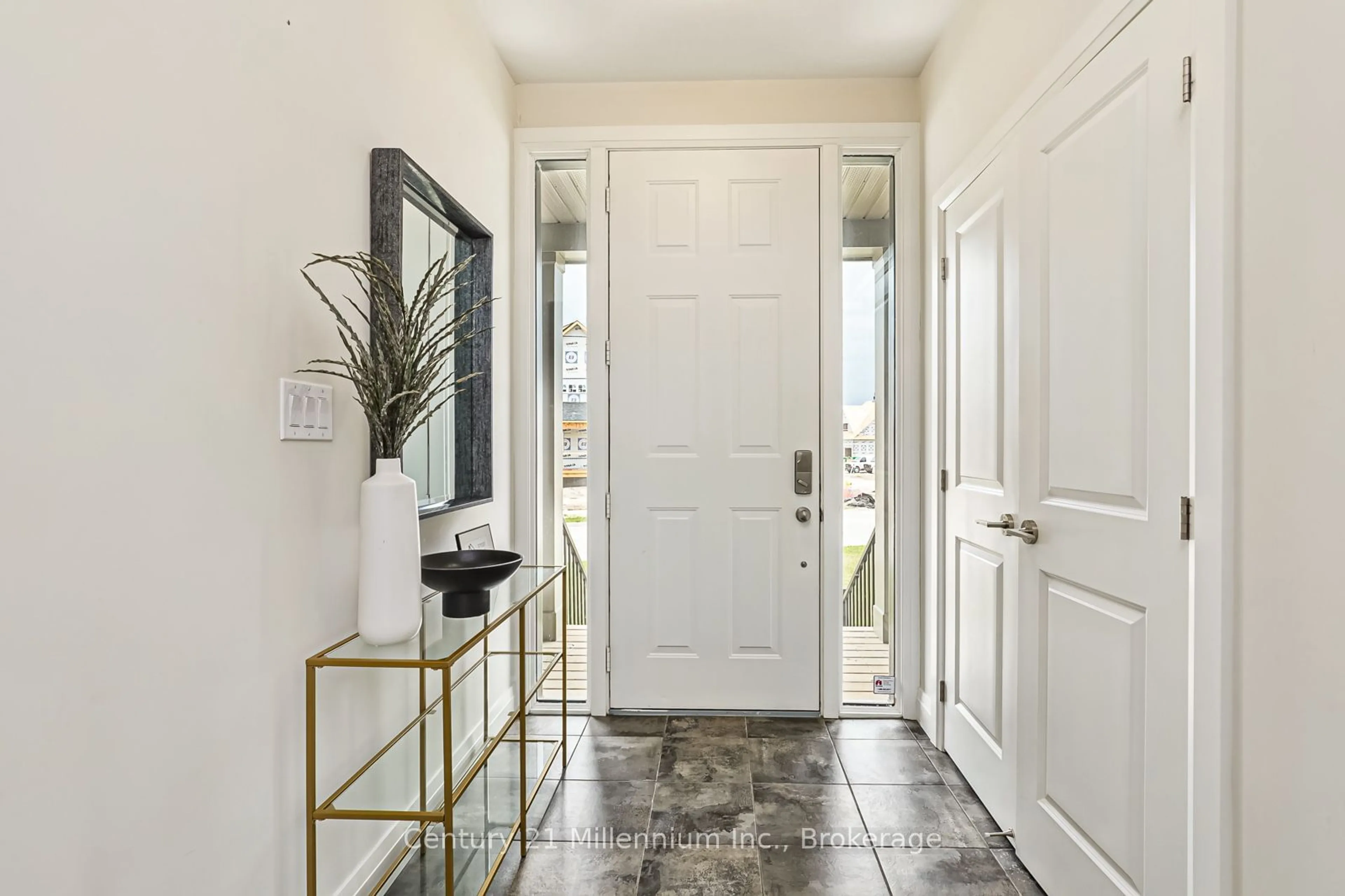 Indoor entryway for 133 RED PINE St, Blue Mountains Ontario L9Y 0Z3