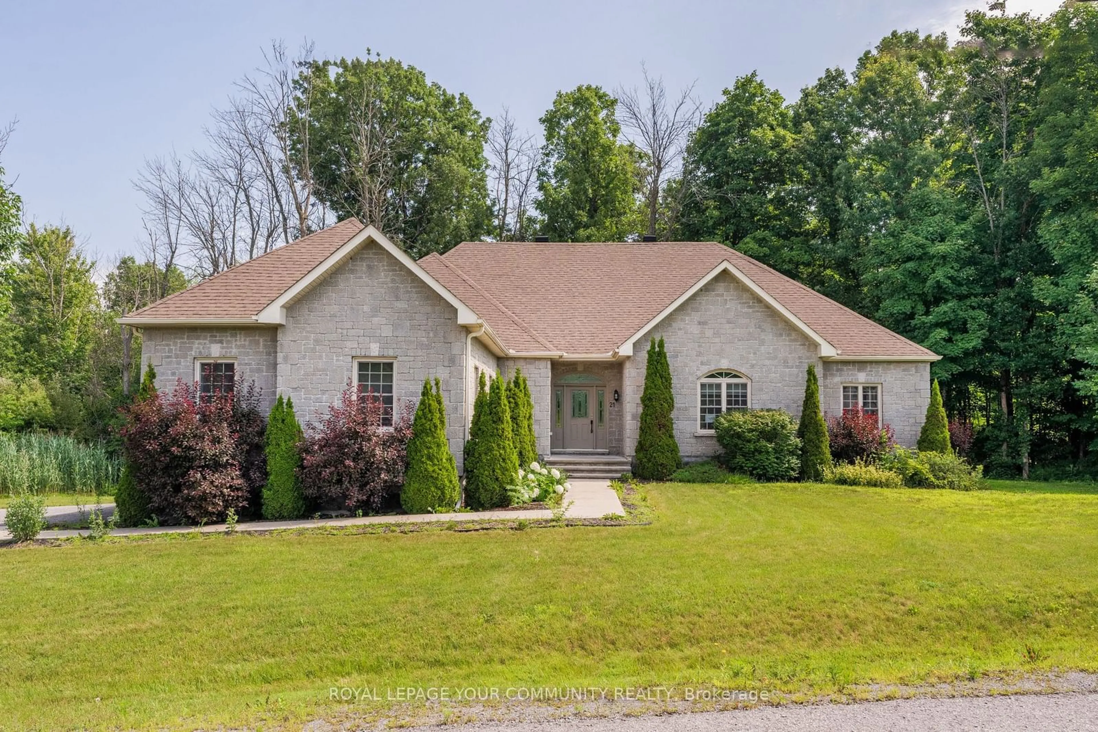 Home with vinyl exterior material, street for 21 Primrose Lane, South Stormont Ontario K0C 1P0