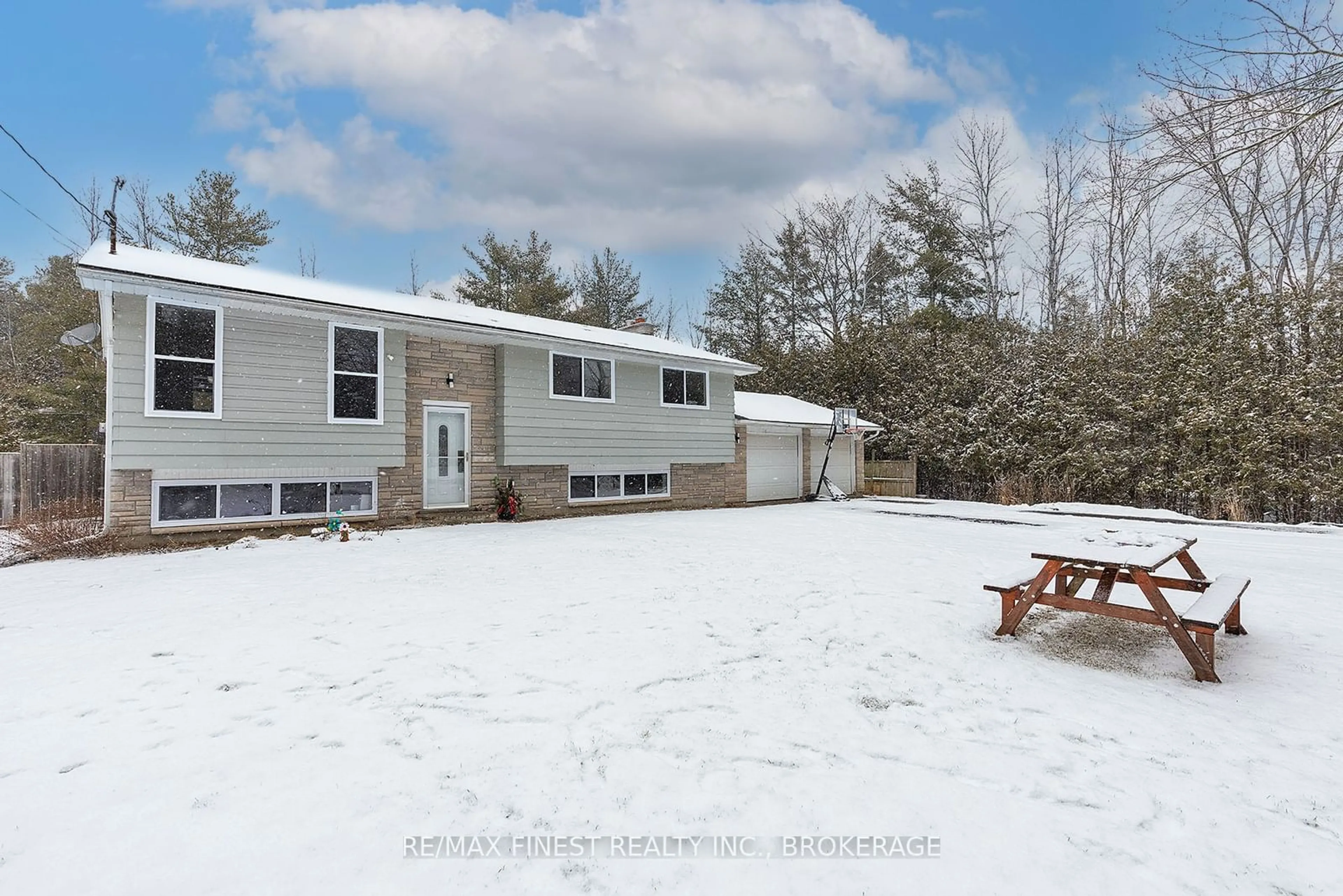 A pic from outside/outdoor area/front of a property/back of a property/a pic from drone, unknown for 1876 Burbrook Rd, Kingston Ontario K0H 1S0