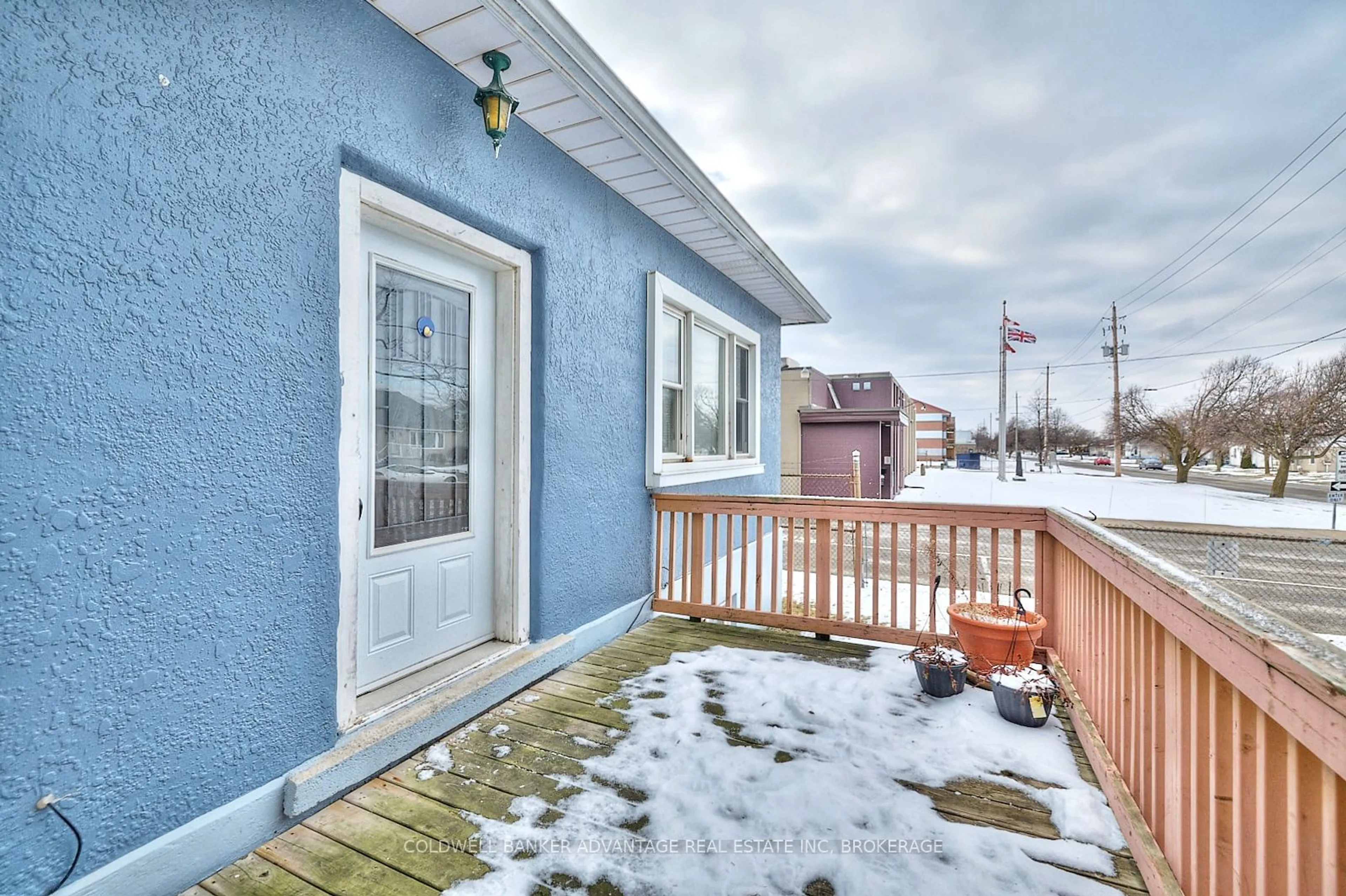 Patio, street for 399 Morningstar Ave, Welland Ontario L3B 5B5