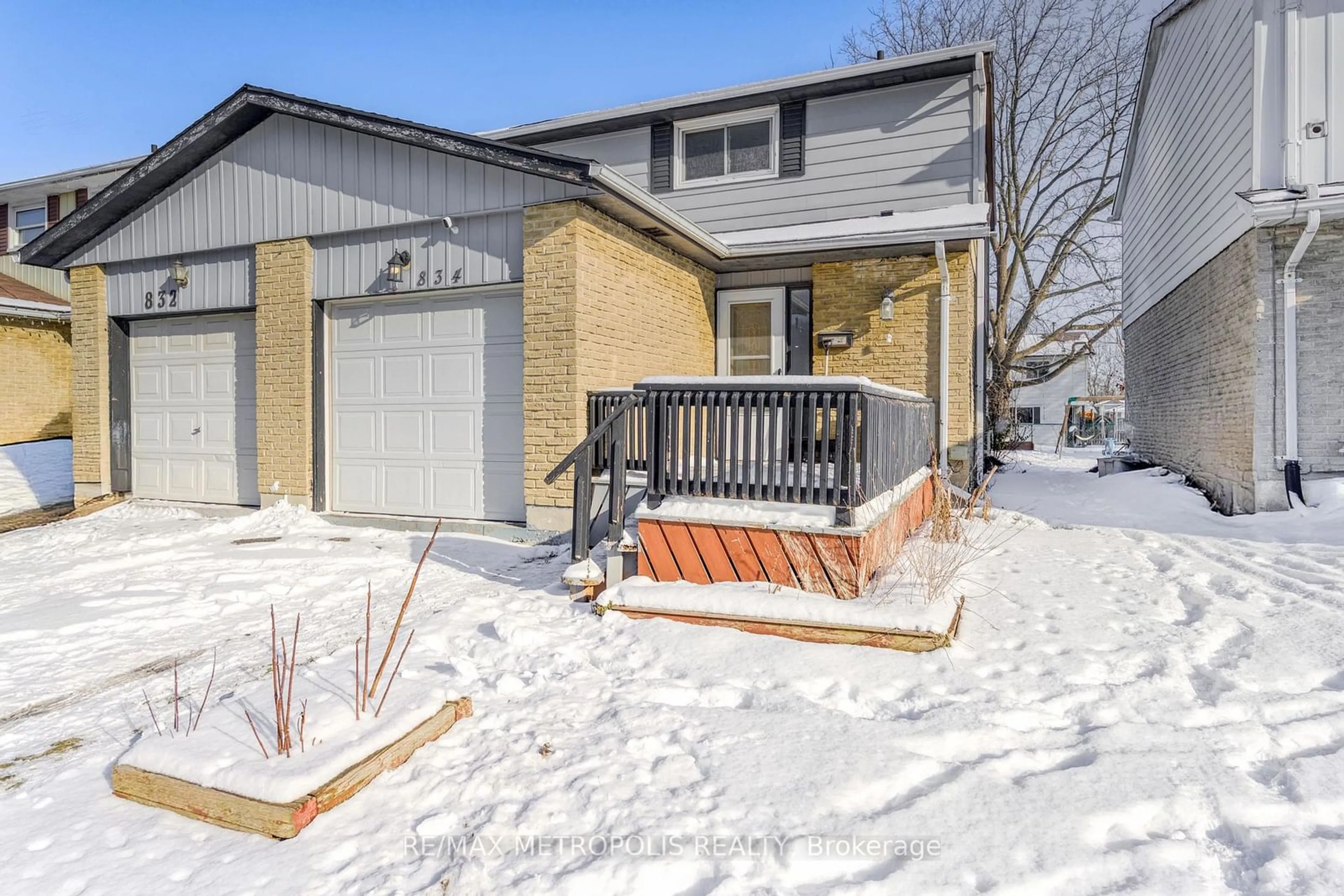 Unknown for 834 Lanark Cres, Sarnia Ontario N7S 4E4