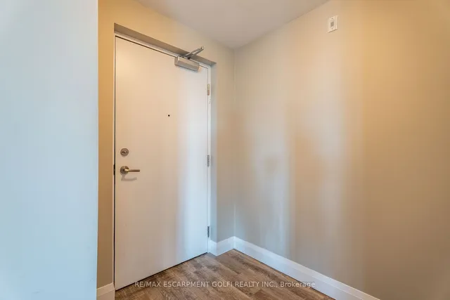 Additional image 32 of 1 Redfern Ave Unit 329