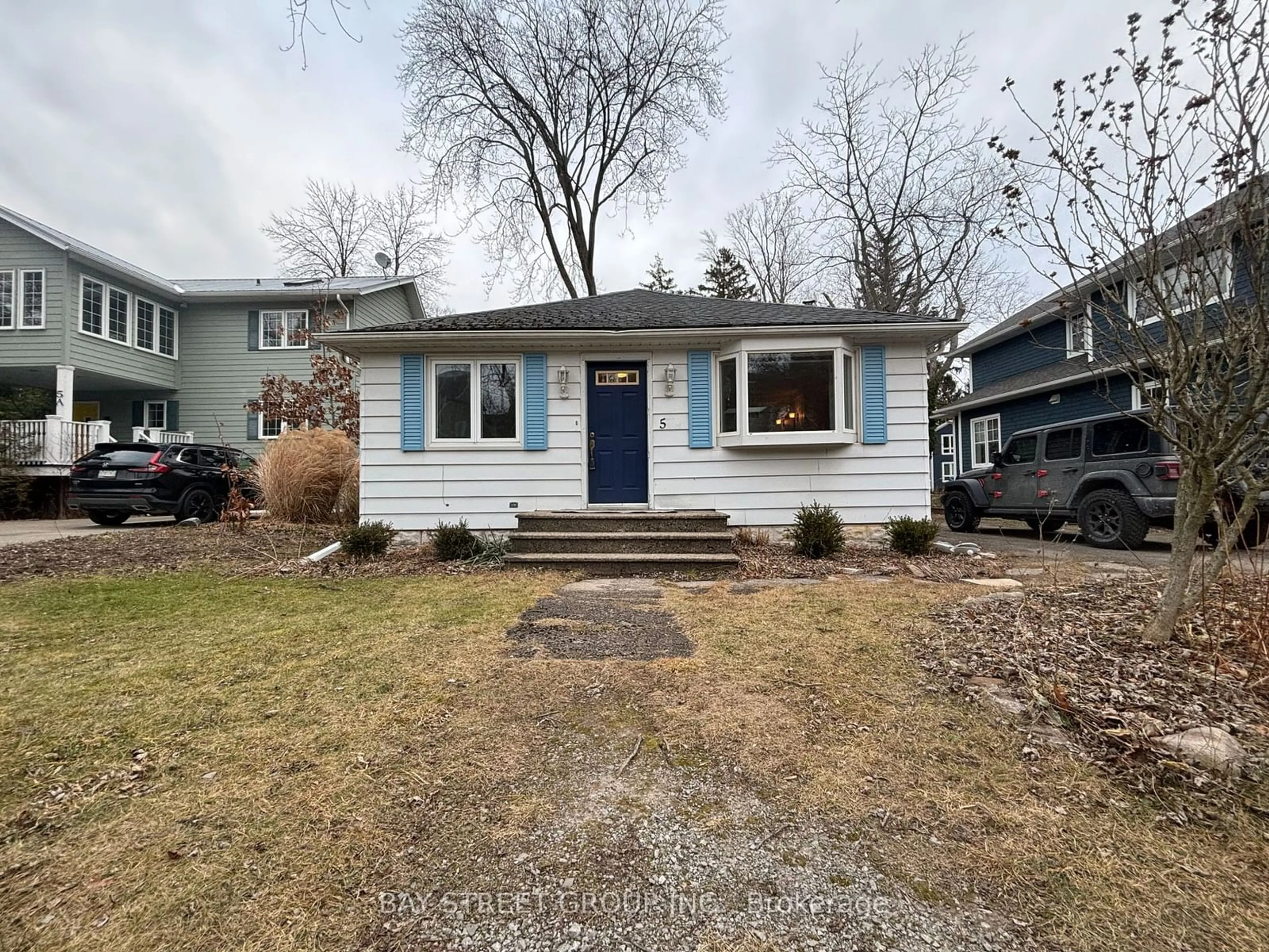 Home with vinyl exterior material, street for 5 Wilberforce Ave, Niagara-on-the-Lake Ontario L0S 1J0