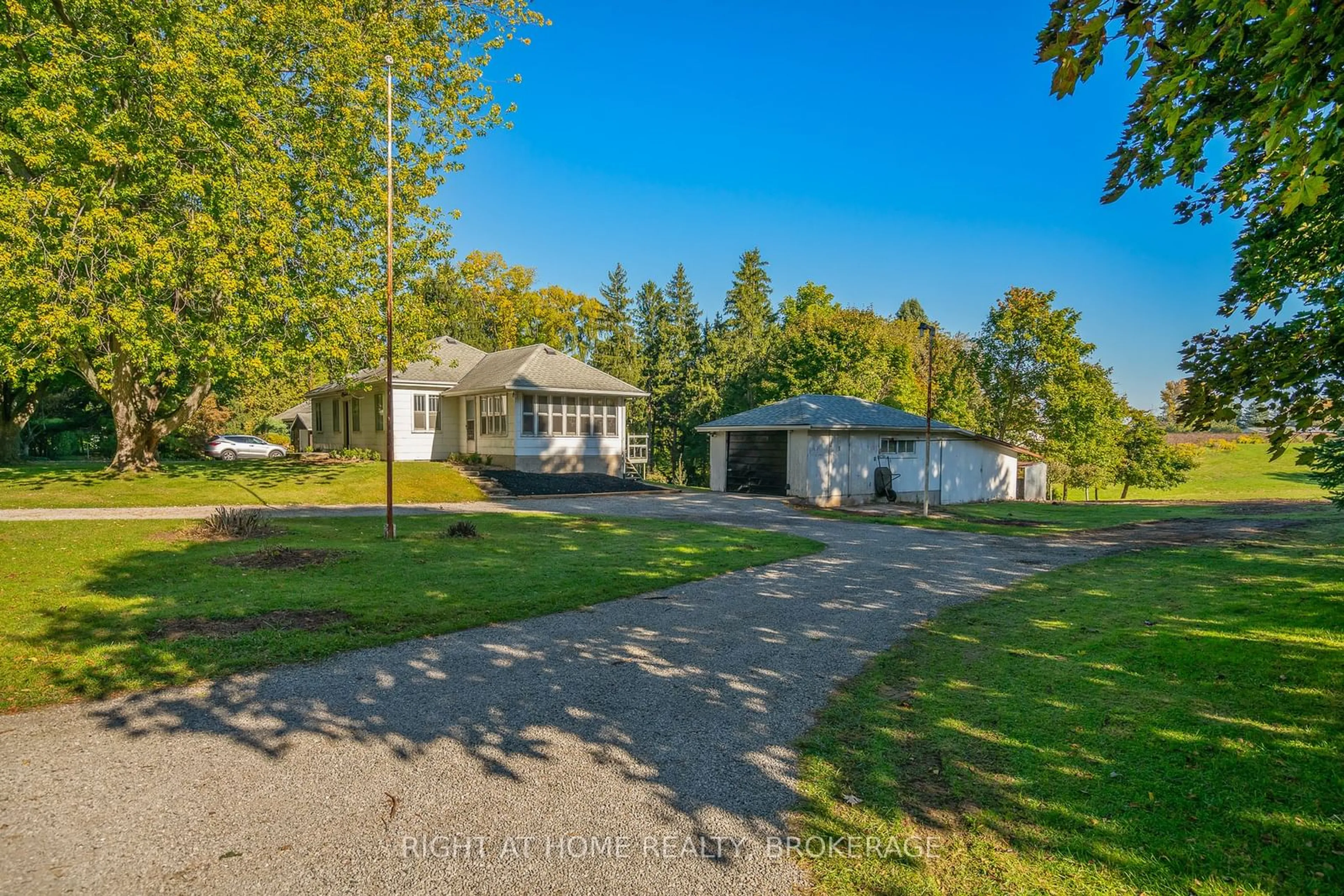 A pic from outside/outdoor area/front of a property/back of a property/a pic from drone, street for 1353 MCNAB Rd, Niagara-on-the-Lake Ontario L0S 1J0