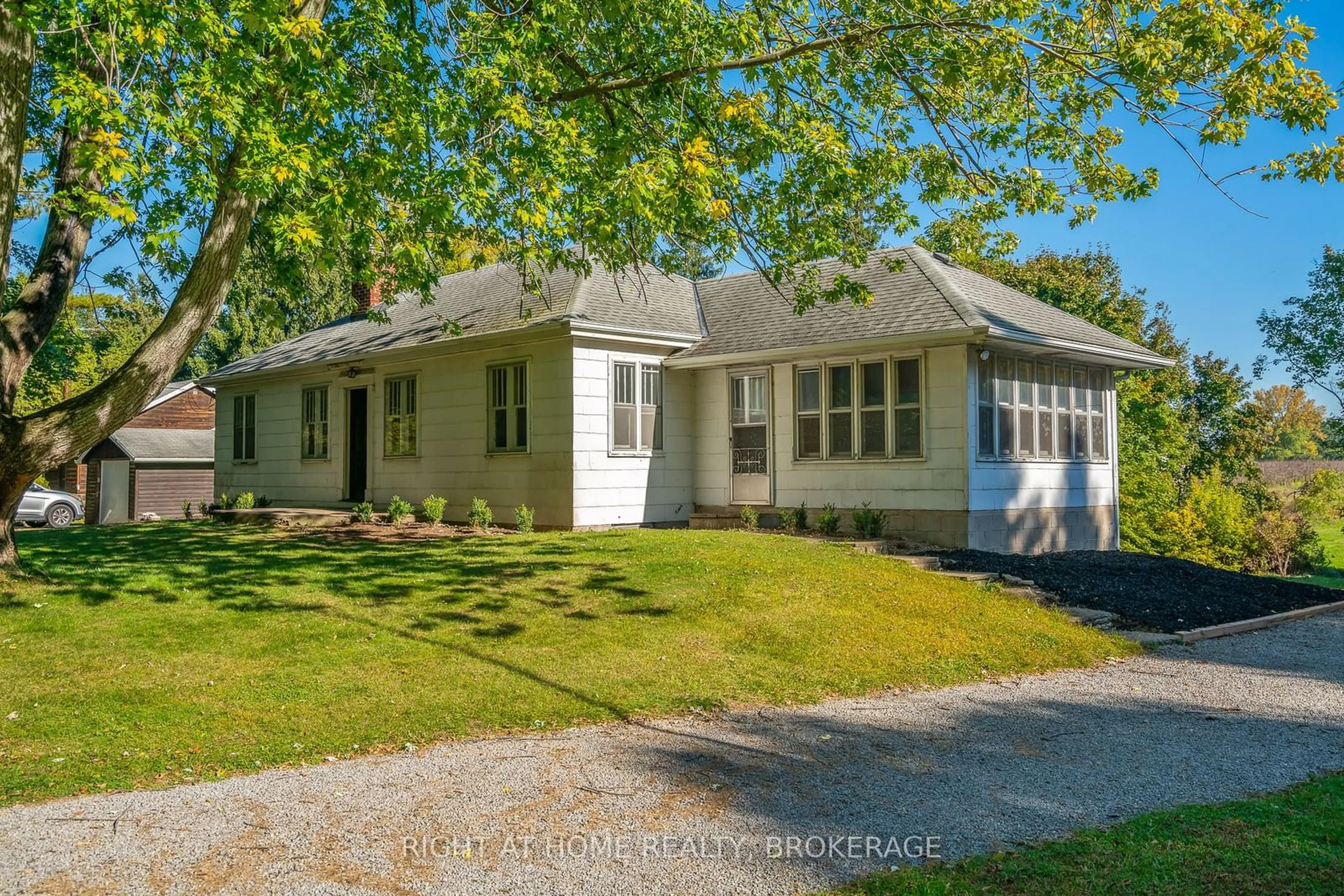 Home with vinyl exterior material, street for 1353 MCNAB Rd, Niagara-on-the-Lake Ontario L0S 1J0