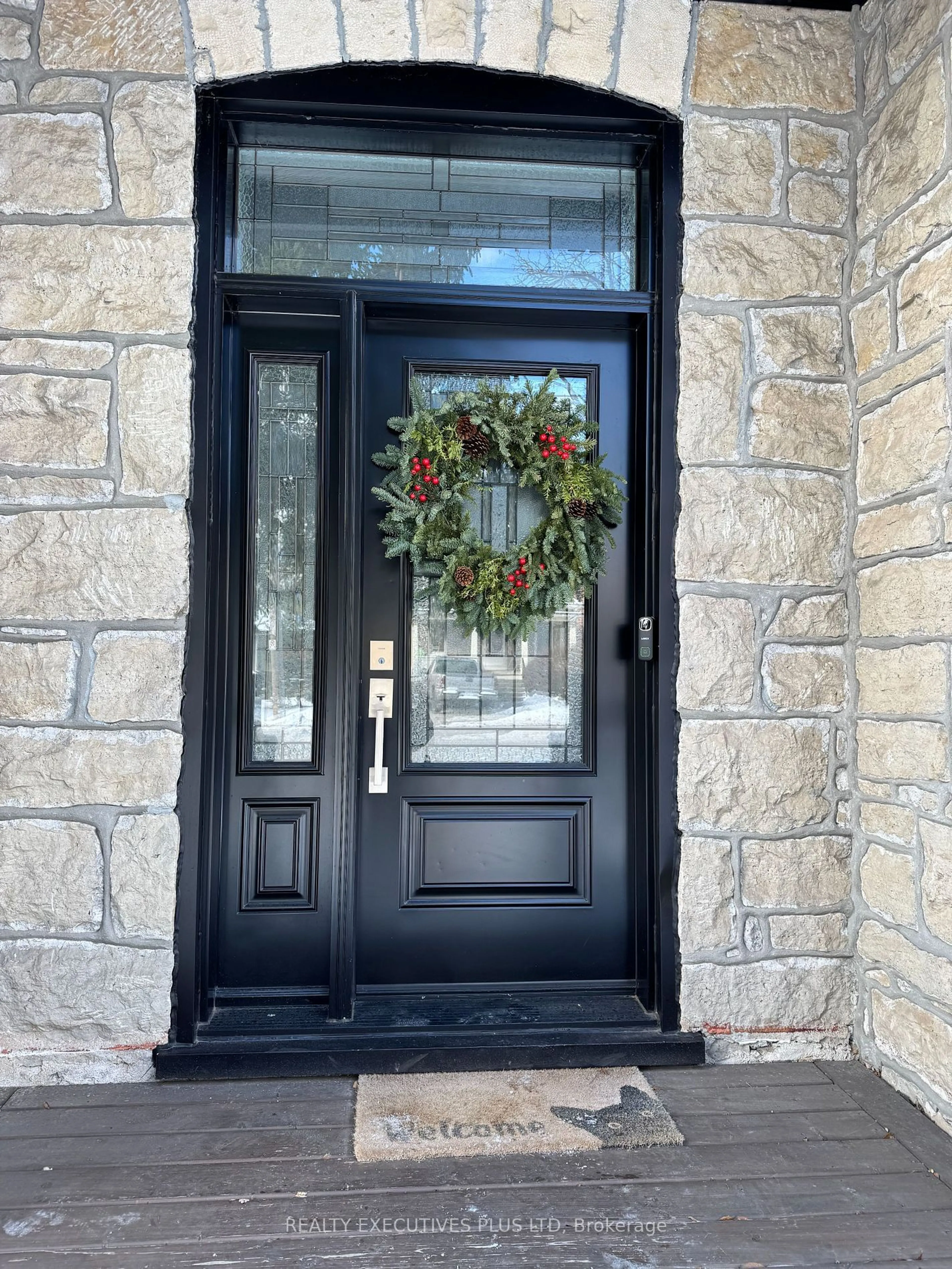 Indoor entryway for 6 Elgin St, Cambridge Ontario N1R 5G7