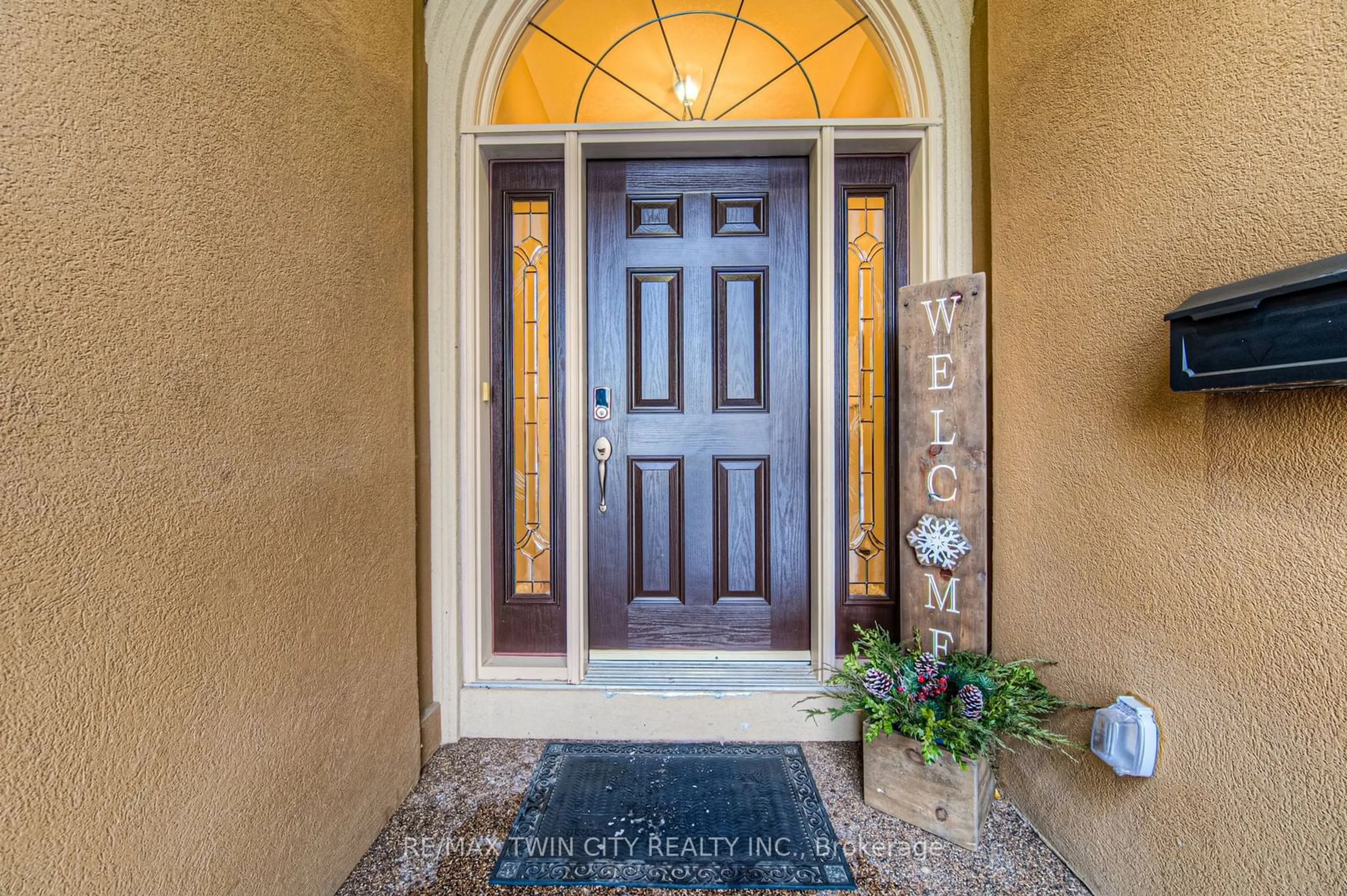 Indoor entryway for 154 Forfar Ave, Kitchener Ontario N2B 3A1