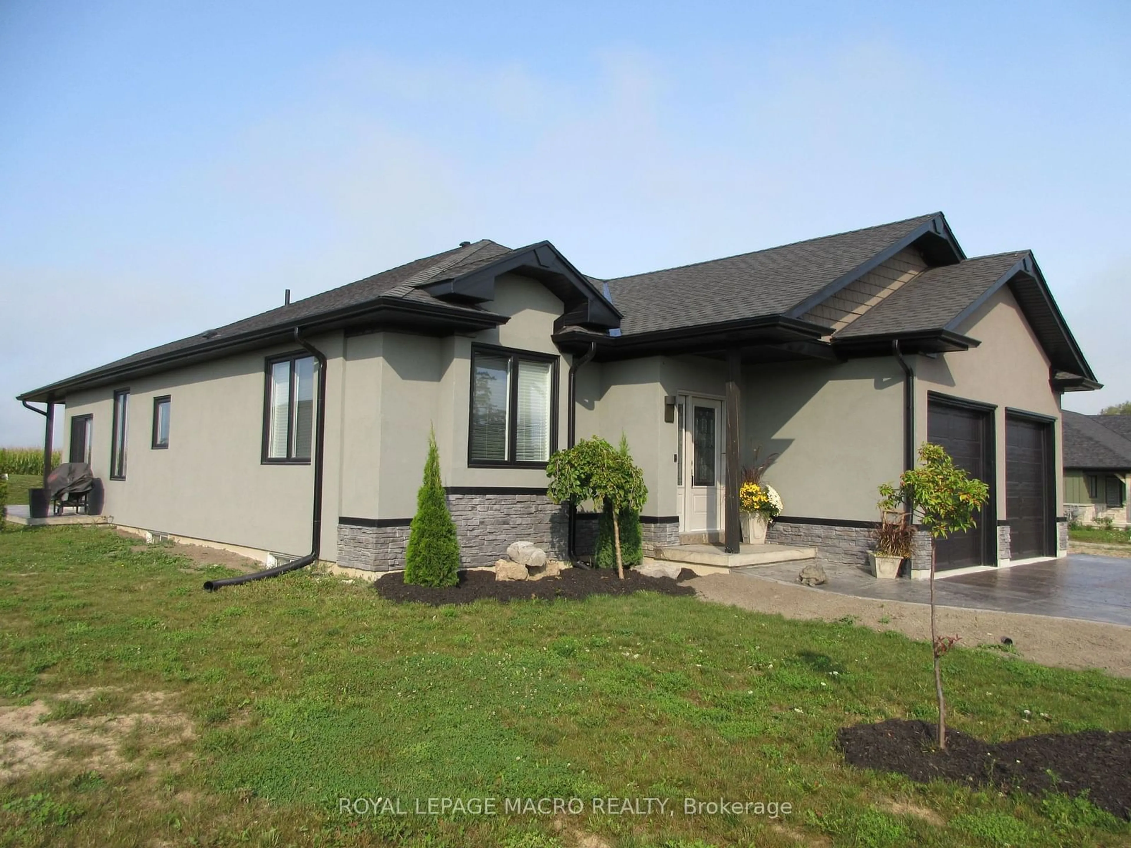 Home with vinyl exterior material, building for 1163 Kohler Rd, Haldimand Ontario N0A 1E0