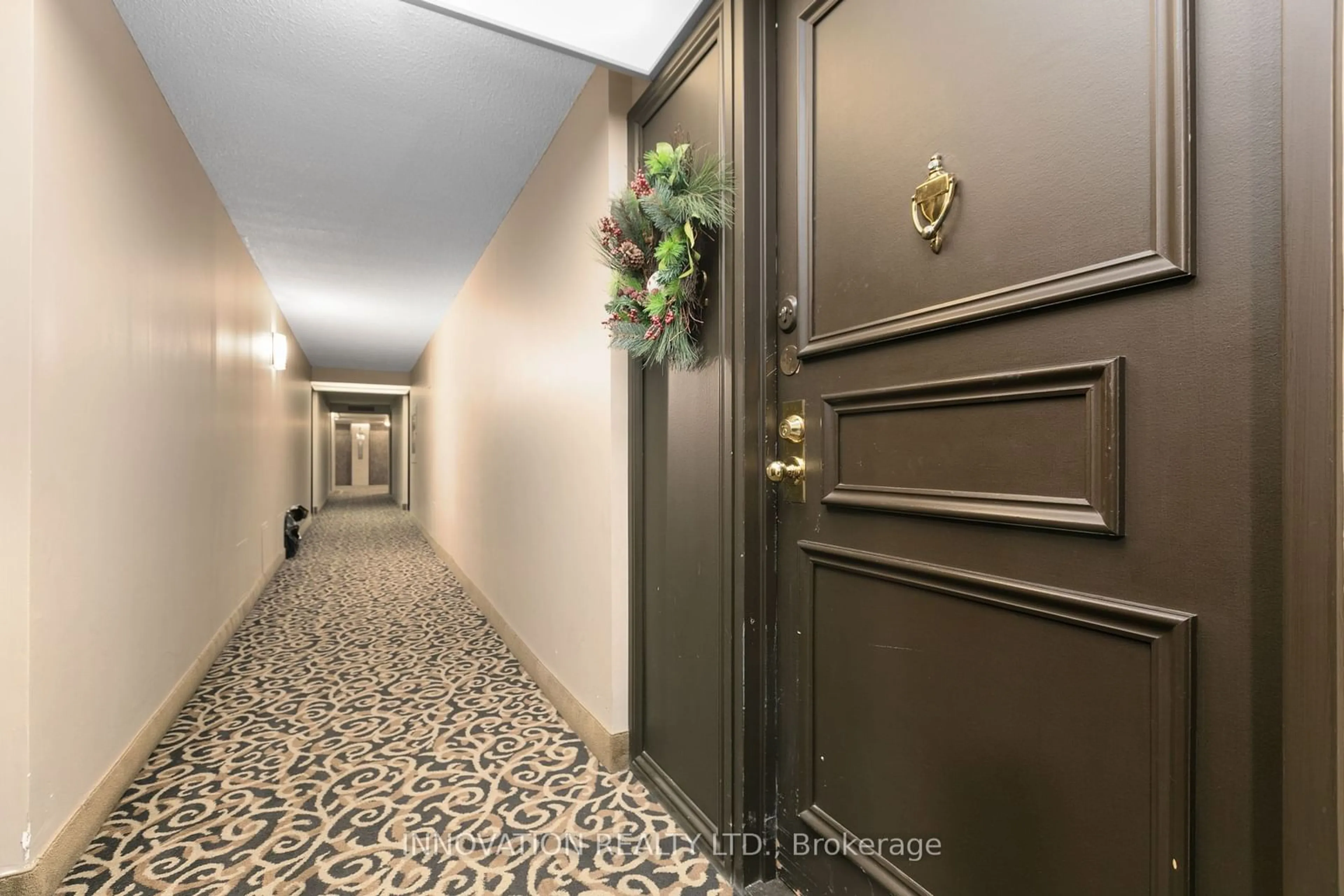 Indoor foyer for 1081 Ambleside Dr #1002, Woodroffe Ontario K2B 8C8