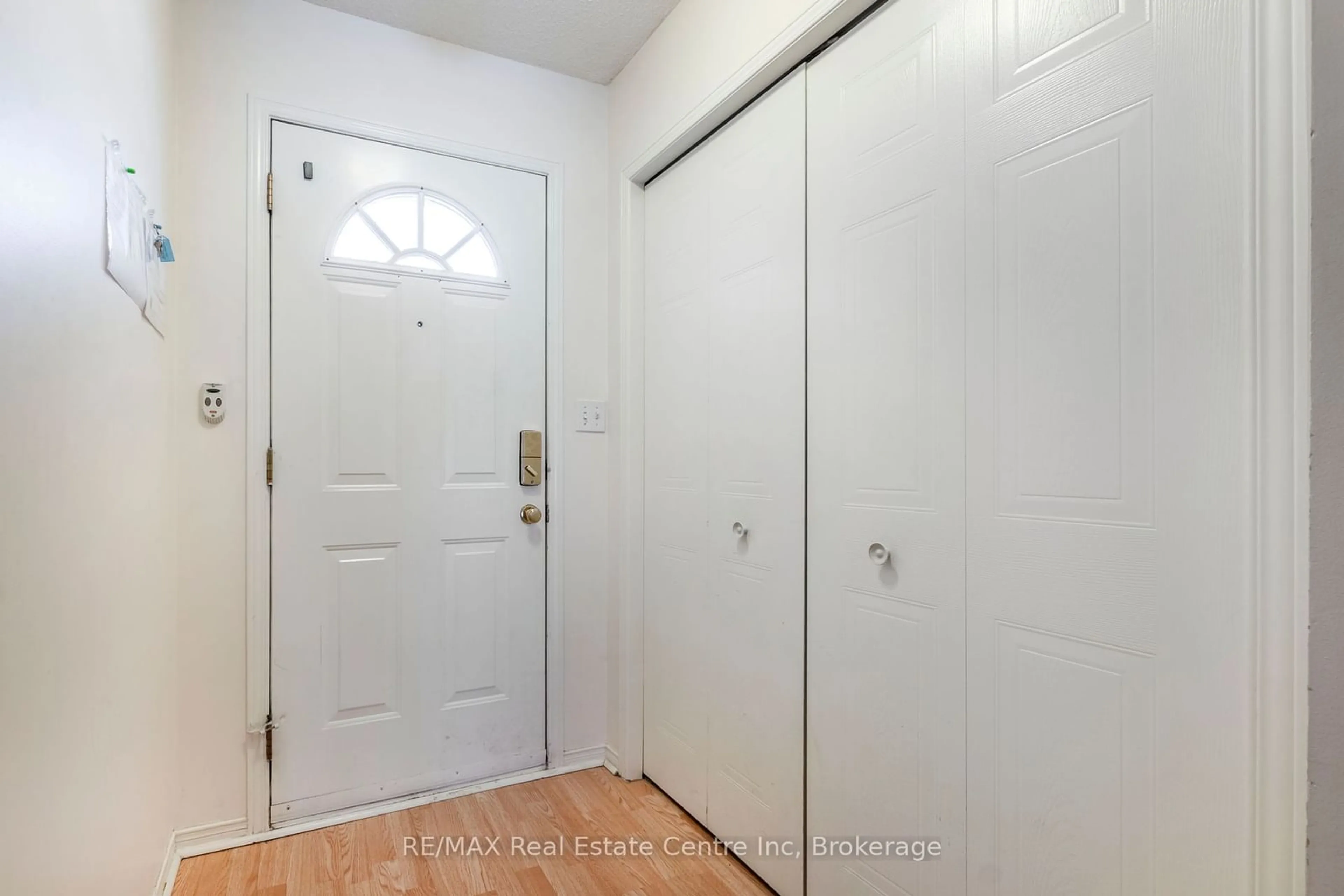 Indoor entryway for 61 Roehampton Cres, Guelph Ontario N1L 1M8