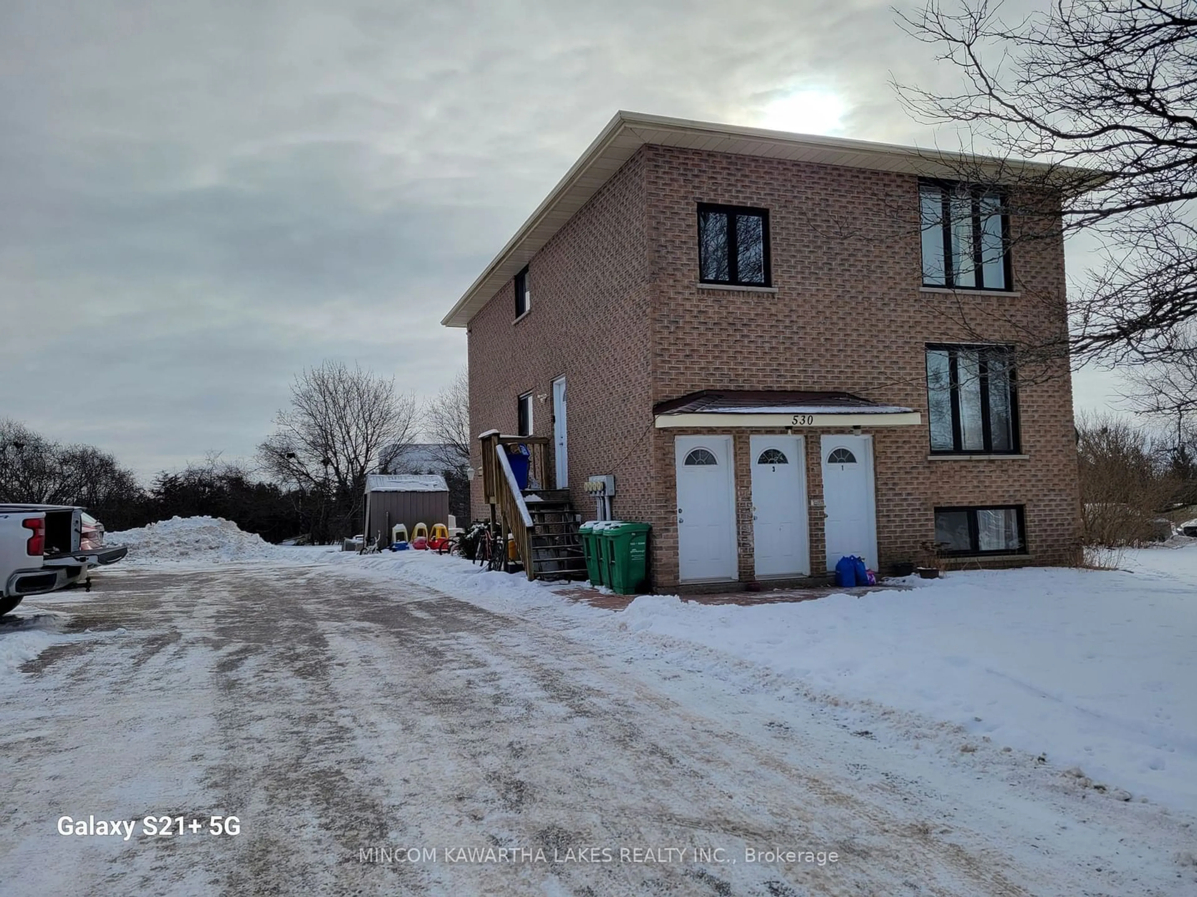 A pic from outside/outdoor area/front of a property/back of a property/a pic from drone, building for 530 Crystal Dr, Peterborough Ontario K9J 8G9