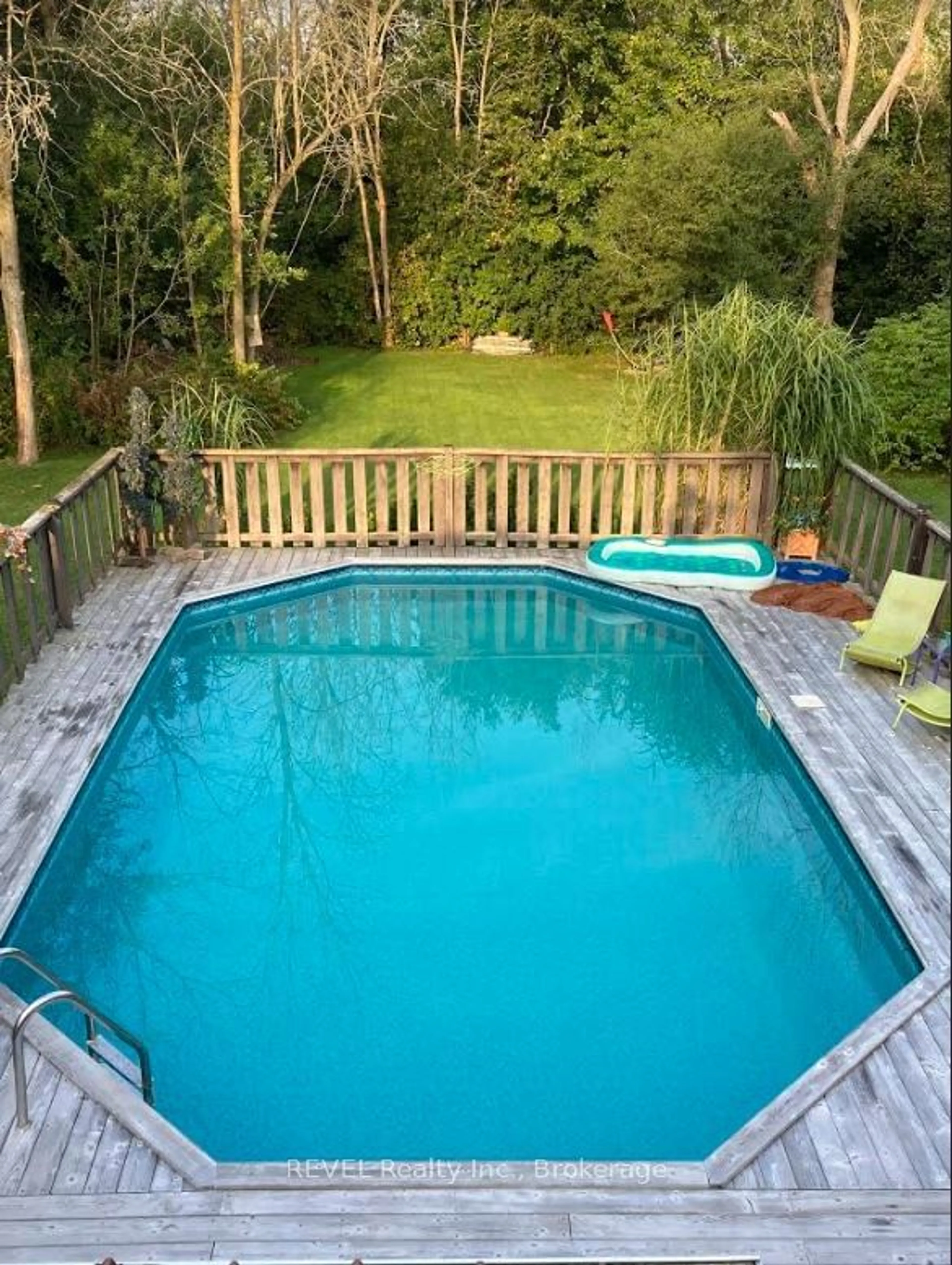 Pool for 869 Daytona Dr, Fort Erie Ontario L2A 4Z7