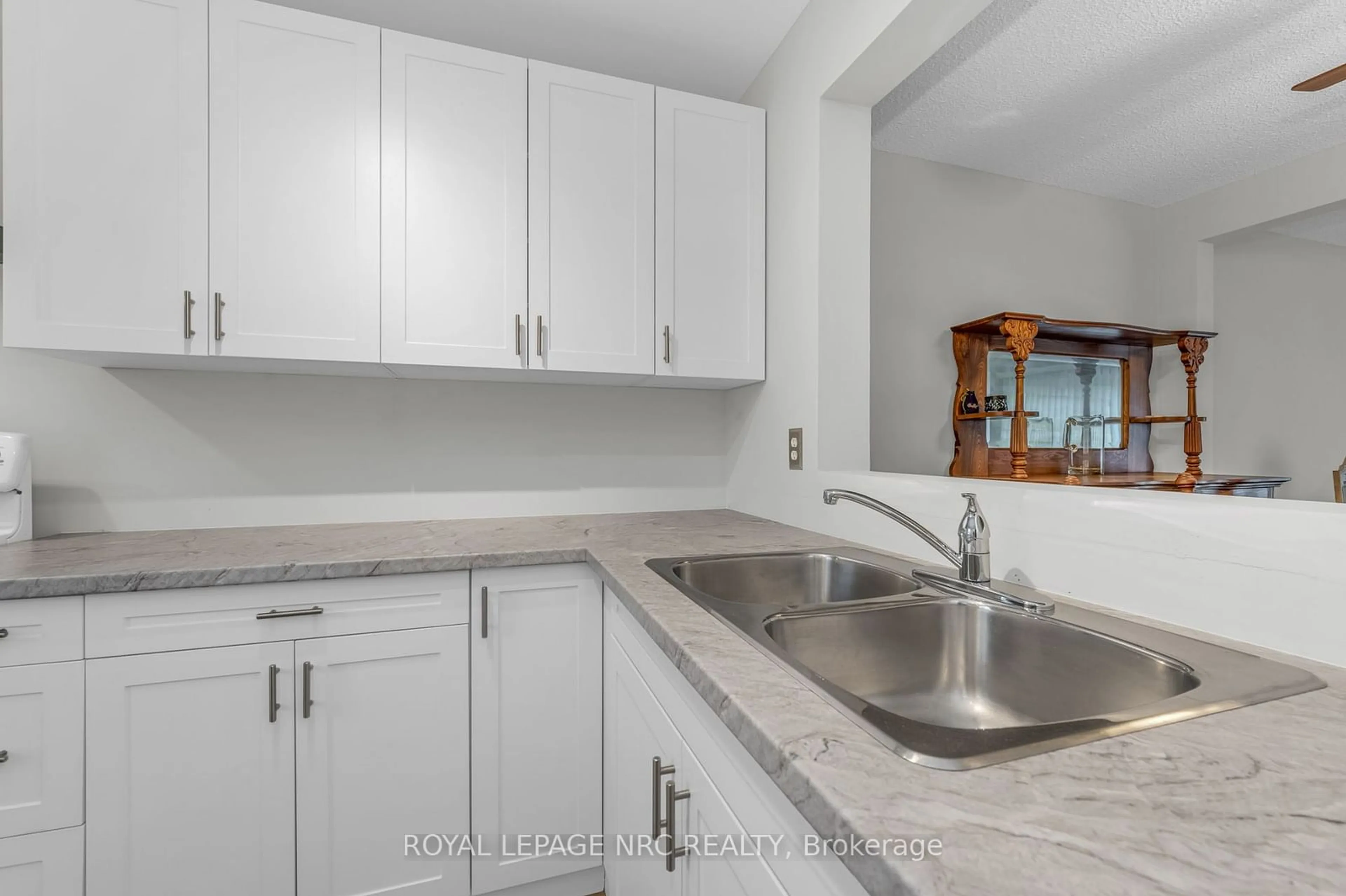 Standard kitchen, unknown for 302 VINE St #43, St. Catharines Ontario L2M 7M6