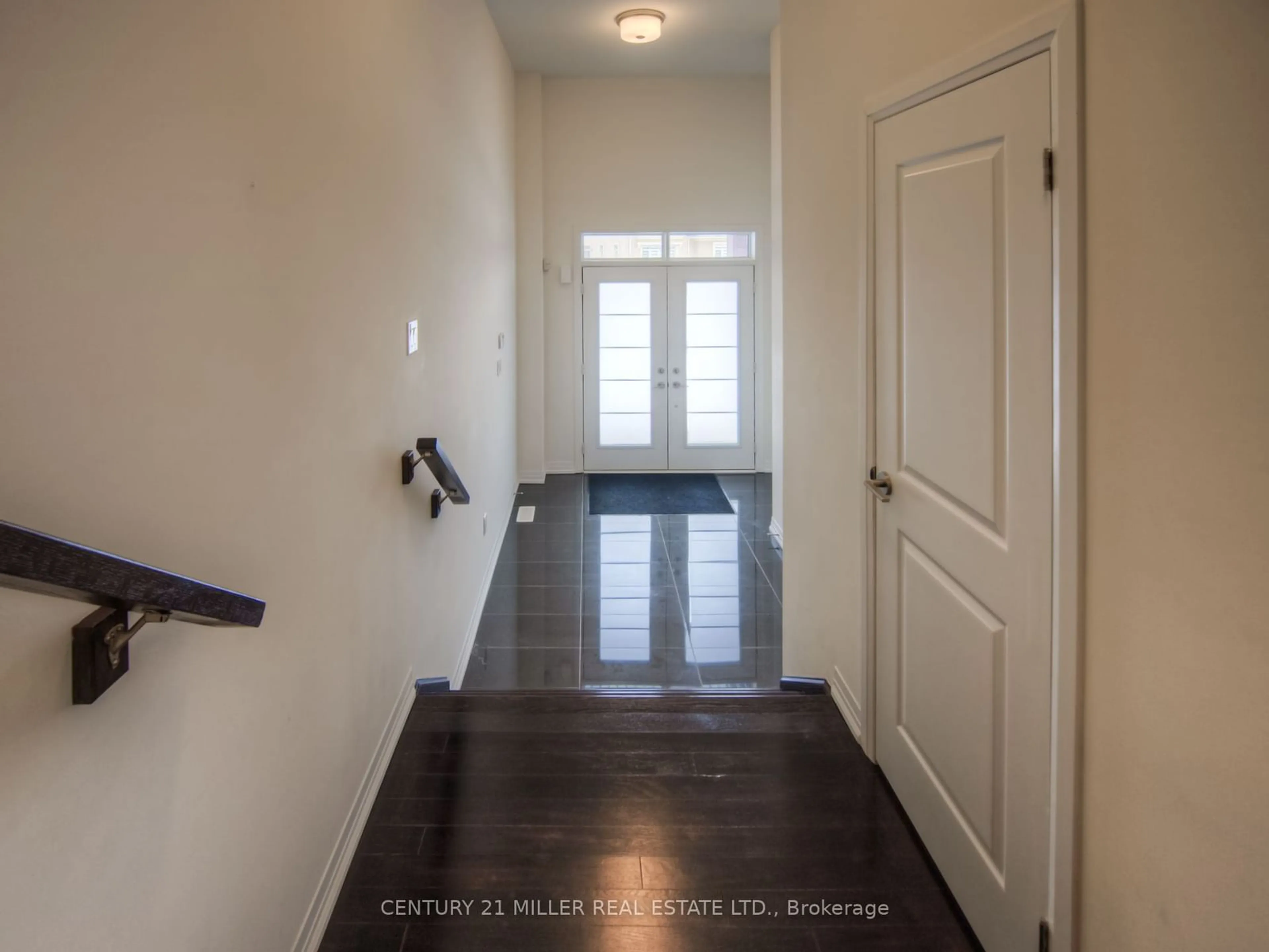 Indoor entryway for 9 Tarrison St, Brantford Ontario N3T 5L8