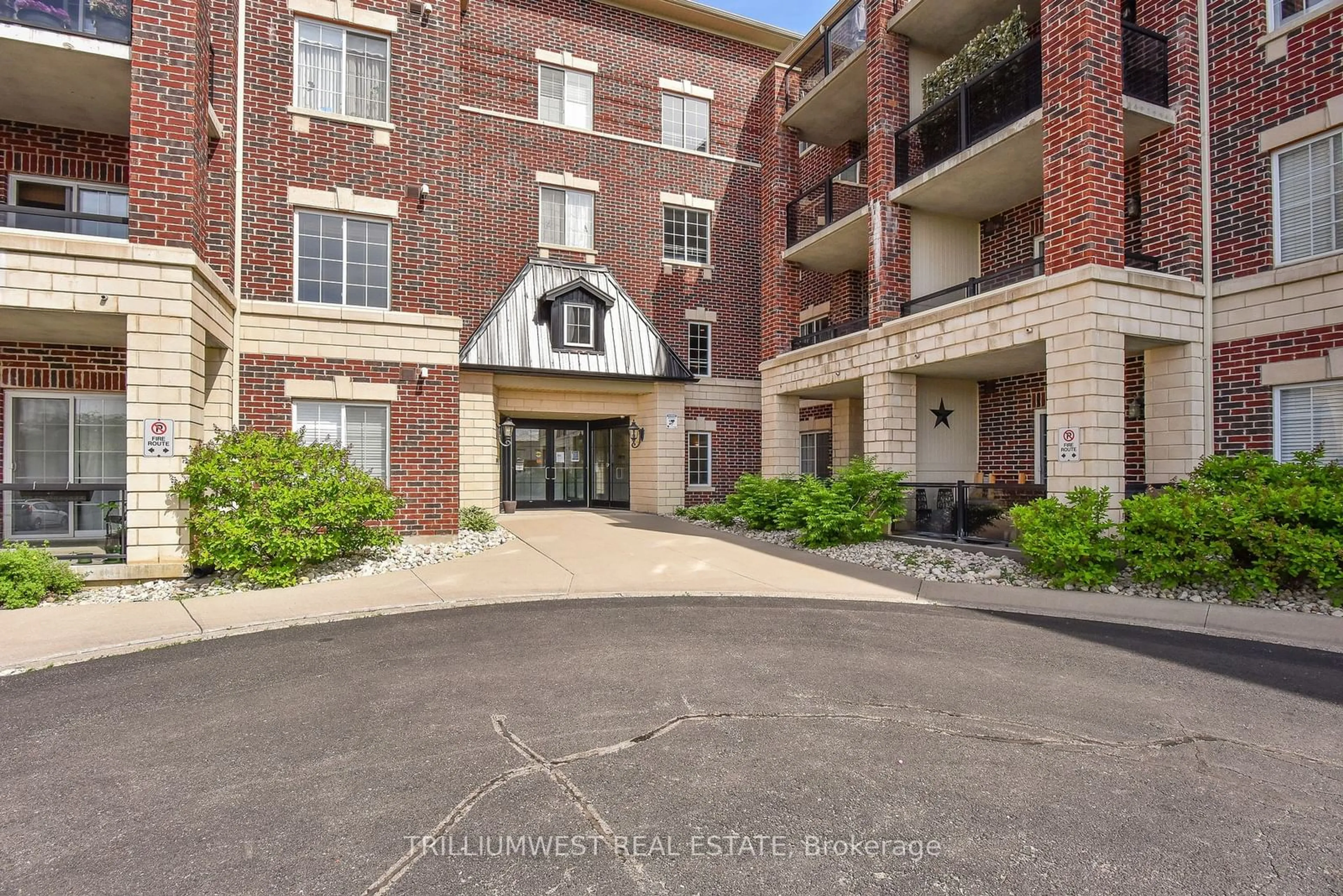 Indoor foyer for 308 Watson Pkwy #220, Guelph Ontario N1E 0G7