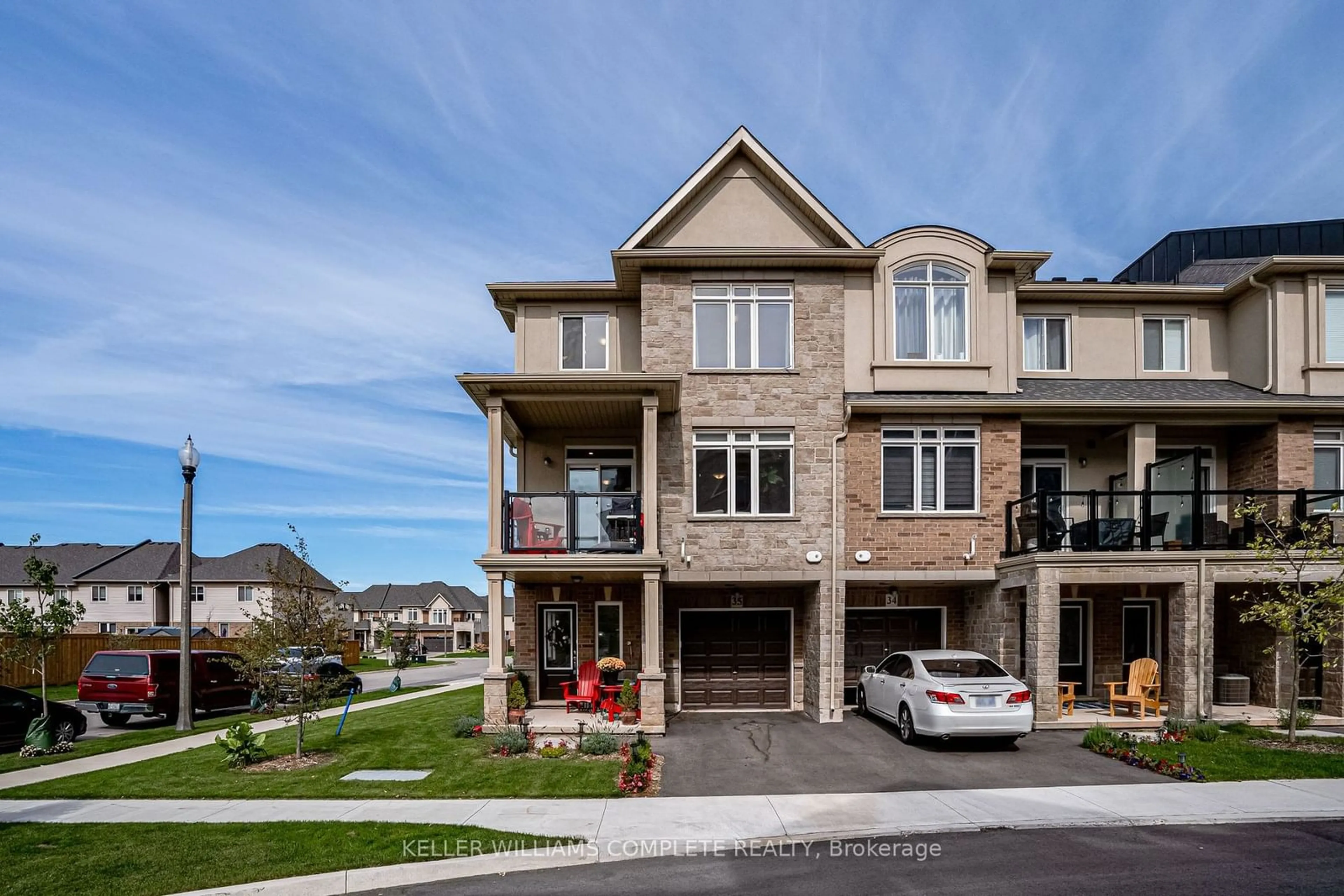 A pic from outside/outdoor area/front of a property/back of a property/a pic from drone, unknown for 40 Zinfandel Dr #35, Hamilton Ontario L8E 0L1