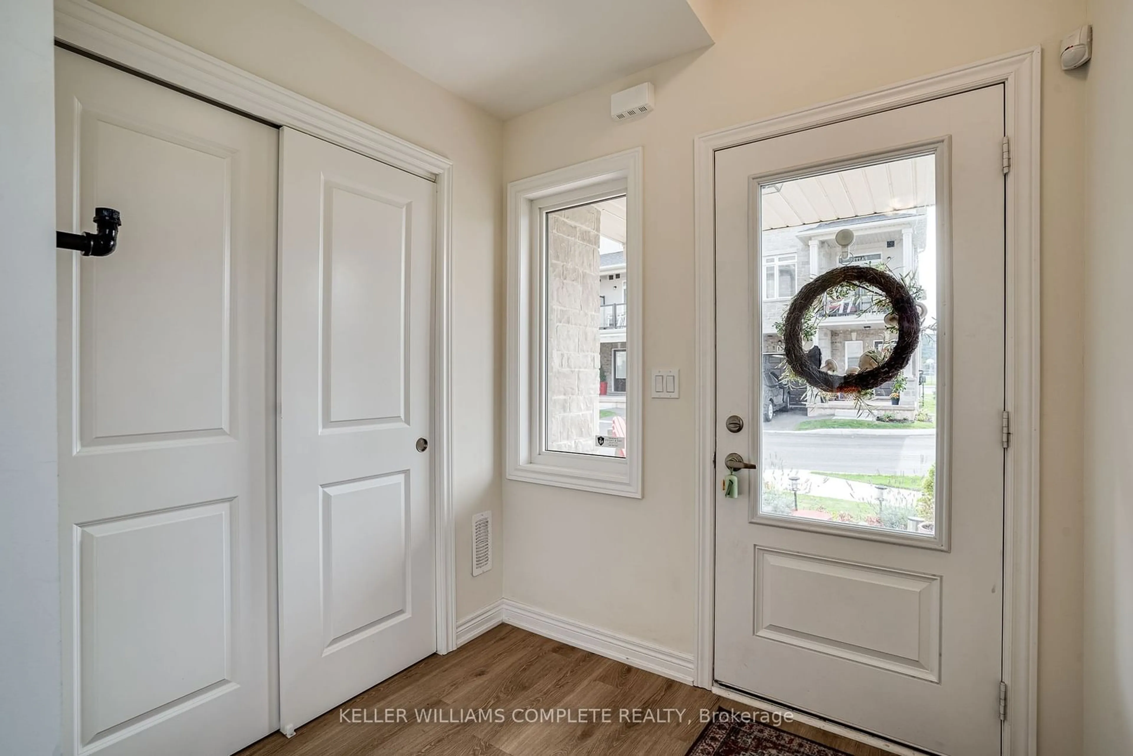 Indoor entryway for 40 Zinfandel Dr #35, Hamilton Ontario L8E 0L1