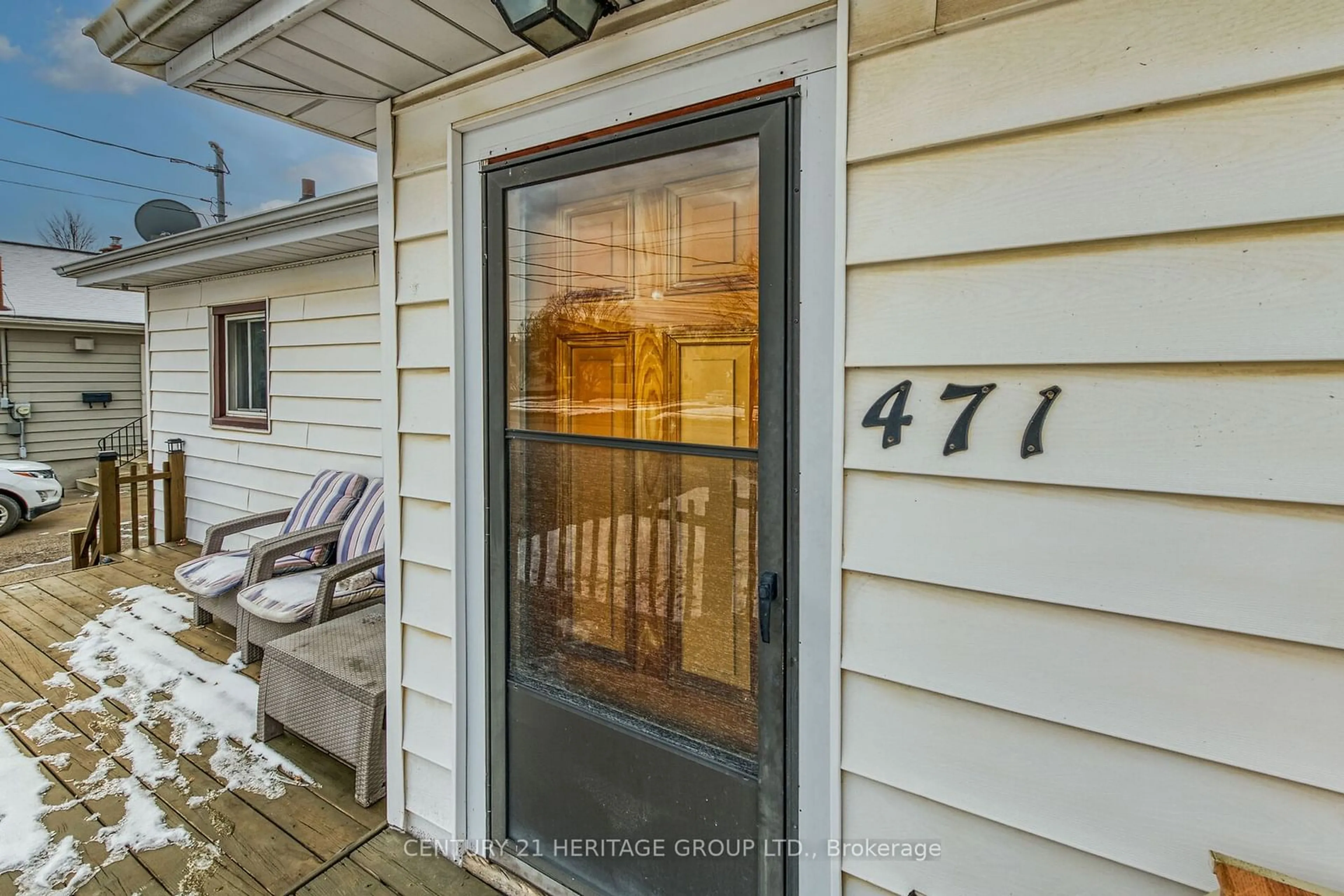 Indoor entryway for 471 GENEVA St, St. Catharines Ontario L2N 2H4