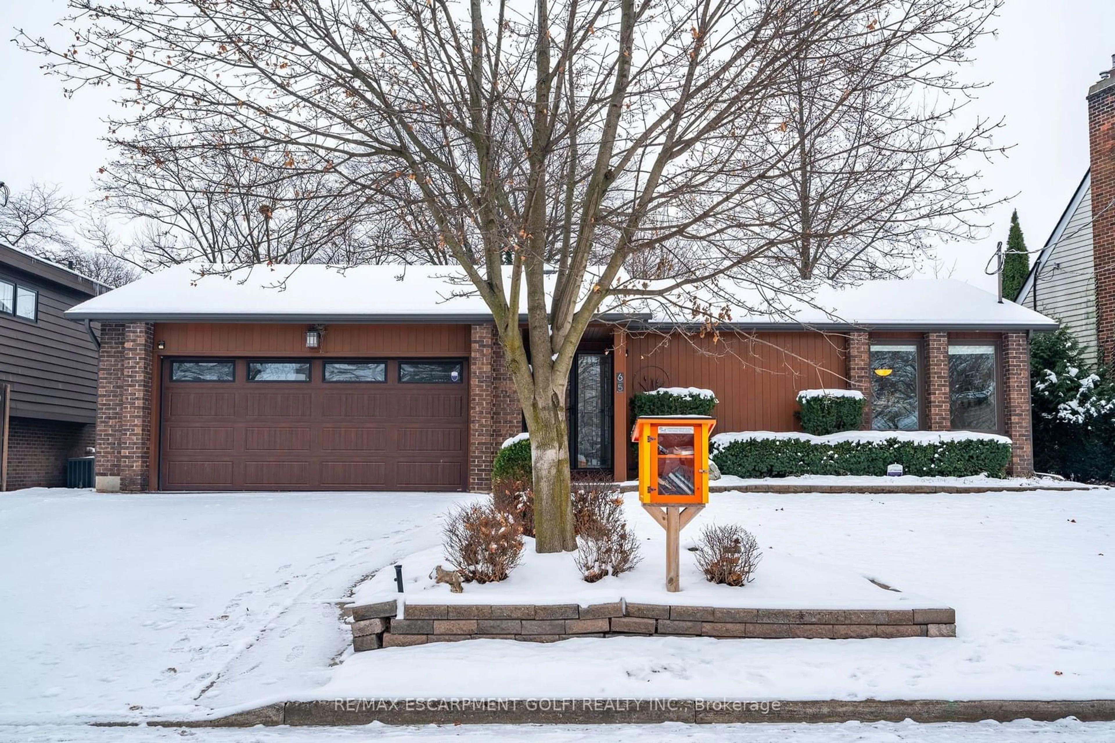 Home with brick exterior material, street for 65 Hillcrest Ave, St. Catharines Ontario L2R 4Y4