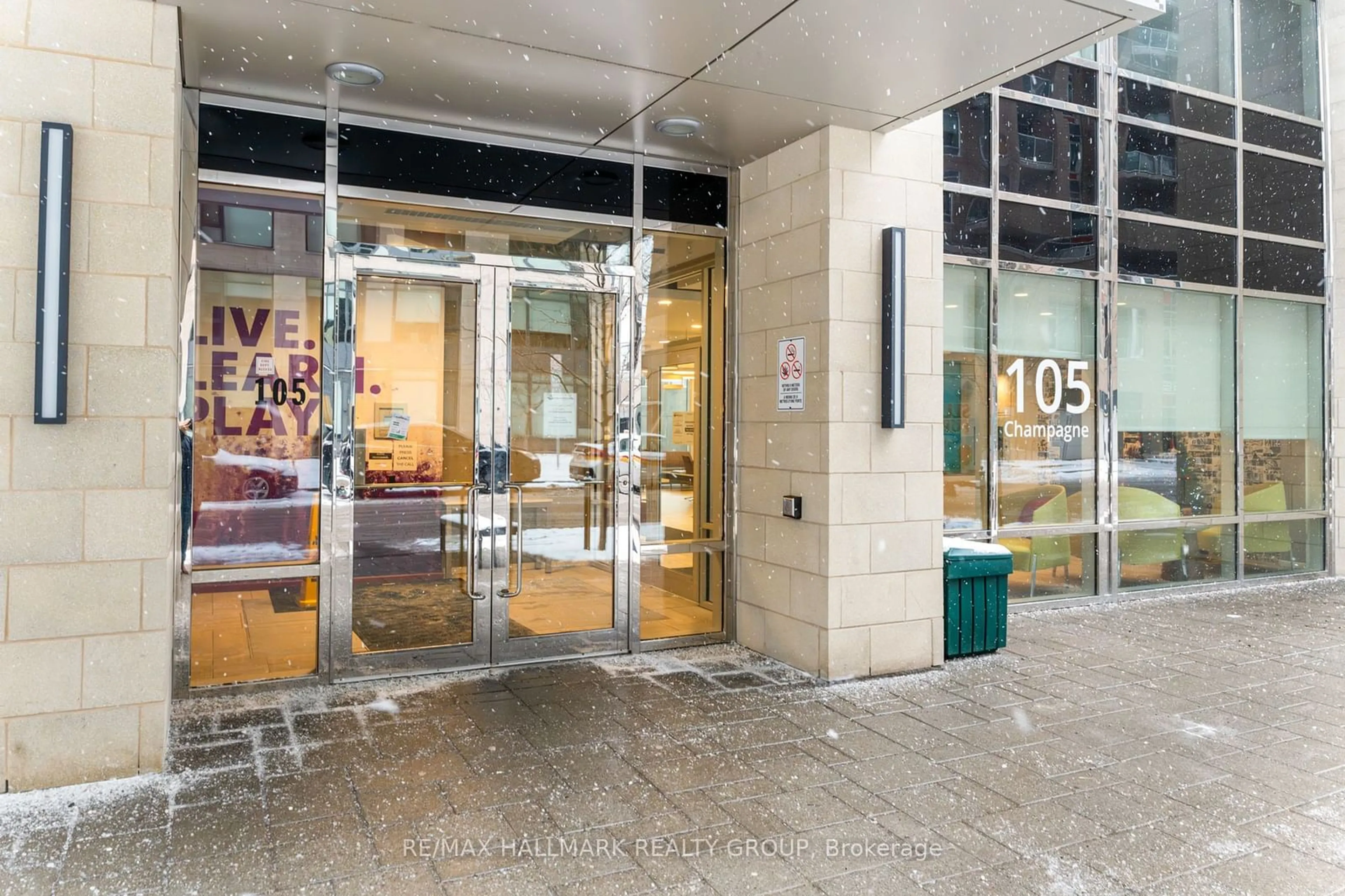 Indoor foyer for 105 Champagne Ave #1007, Dows Lake - Civic Hospital and Area Ontario K1S 5E5