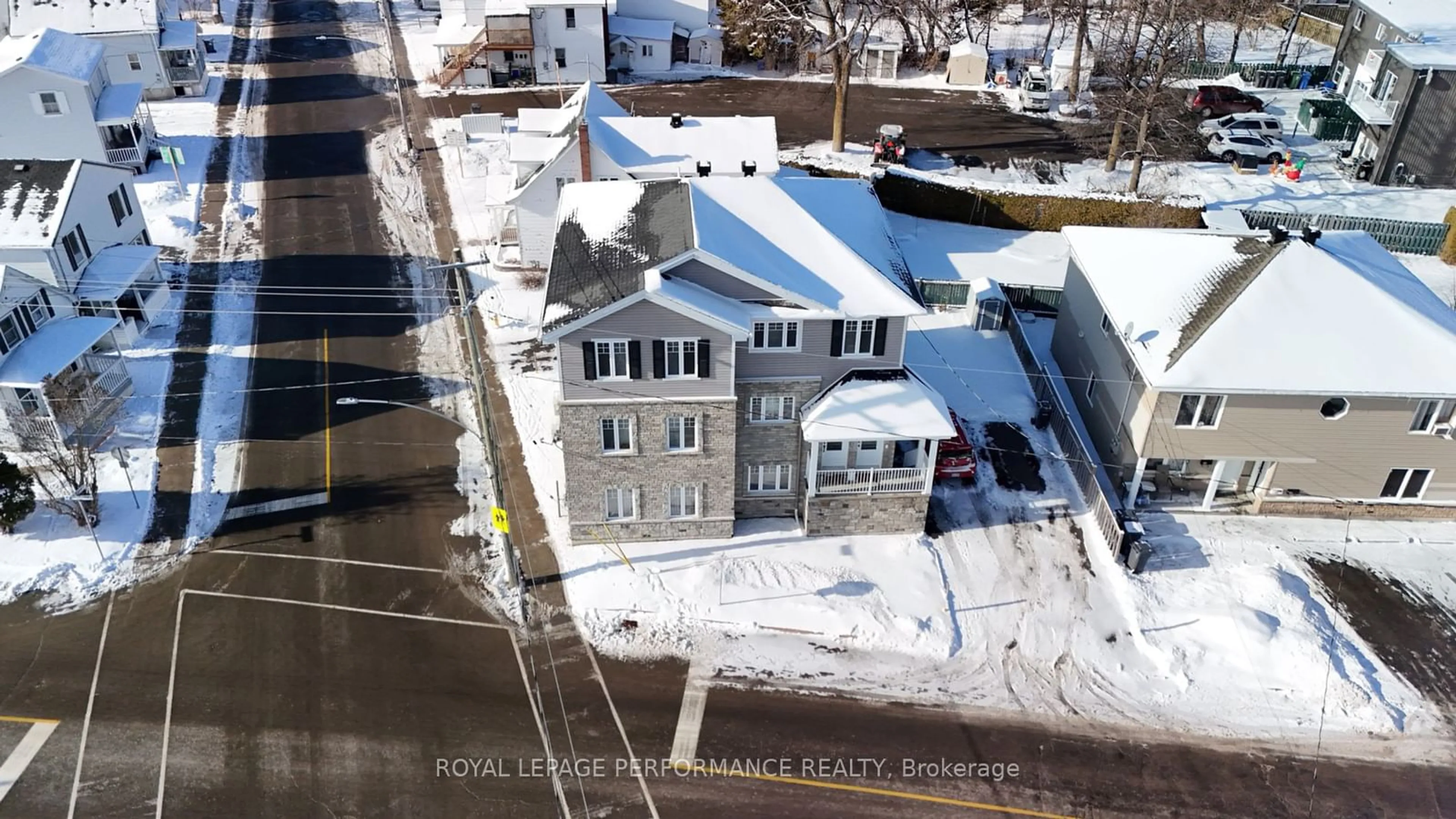 A pic from outside/outdoor area/front of a property/back of a property/a pic from drone, building for 665 Regent St, Hawkesbury Ontario K6A 1G2