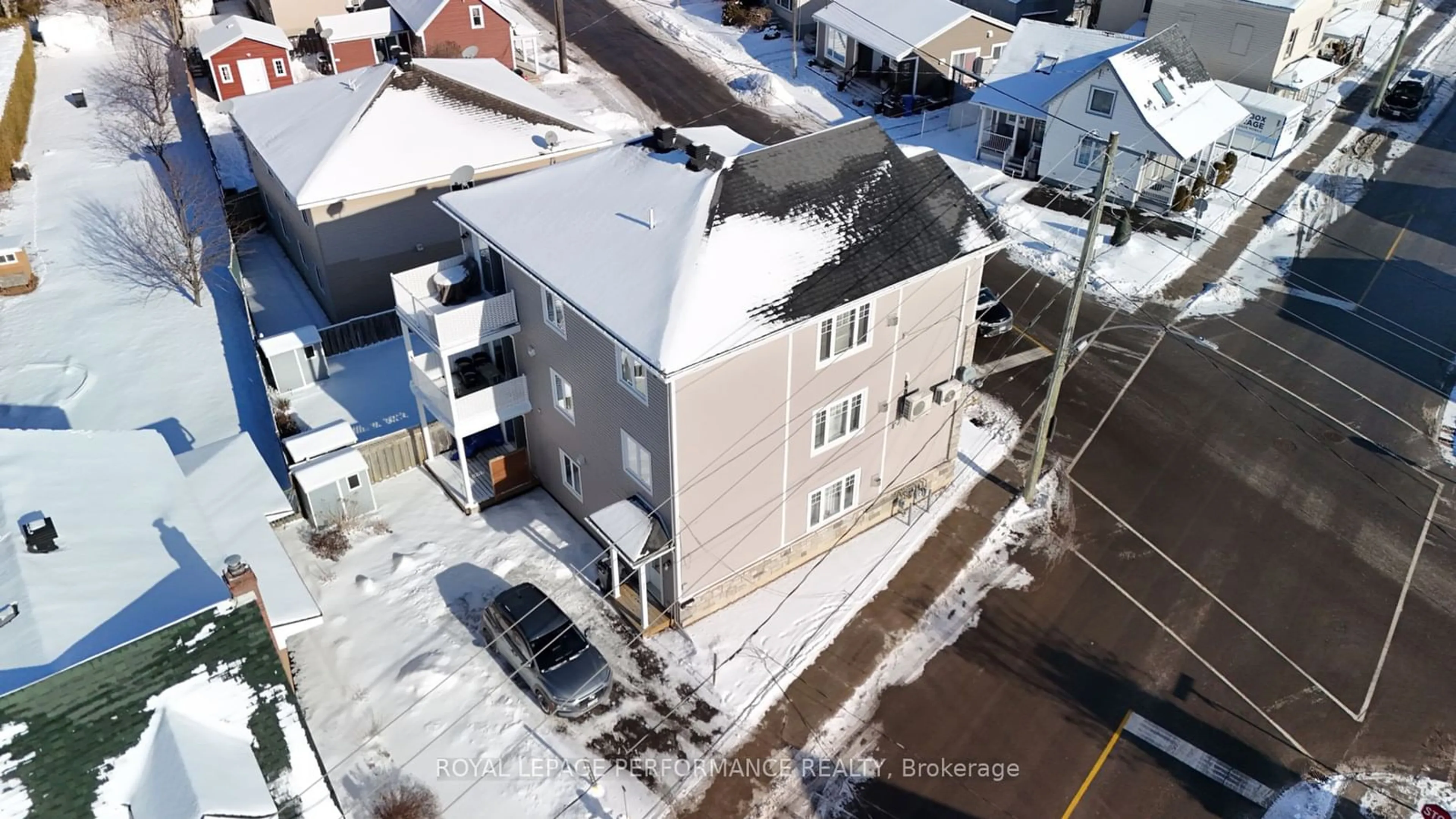 A pic from outside/outdoor area/front of a property/back of a property/a pic from drone, building for 665 Regent St, Hawkesbury Ontario K6A 1G2