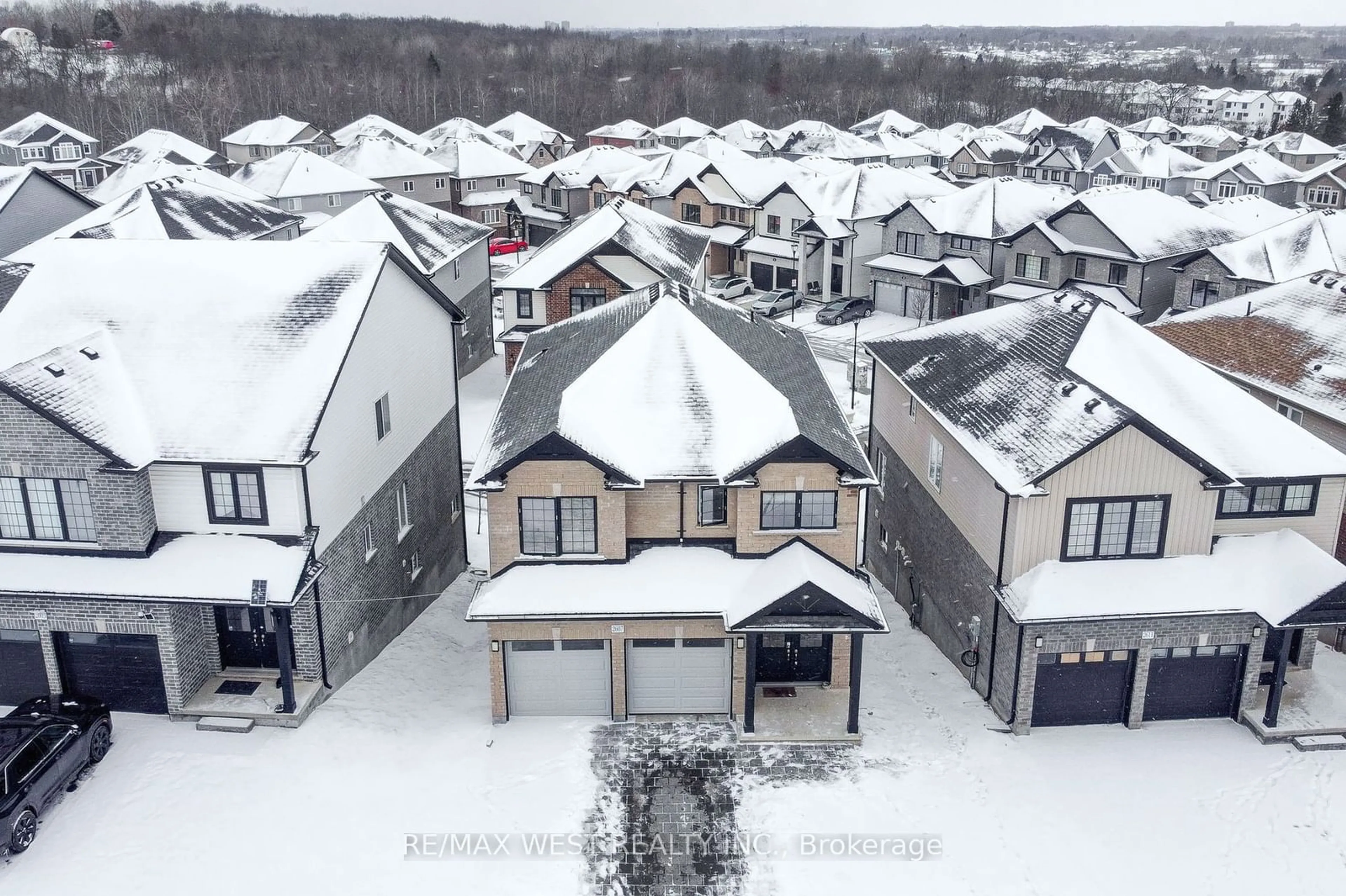 A pic from outside/outdoor area/front of a property/back of a property/a pic from drone, street for 2607 Sheffield Blvd, London Ontario N6M 0G4