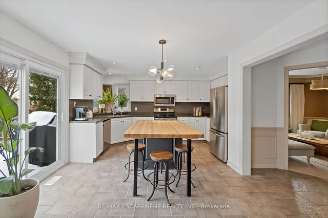 Additional property image - 45 STRATHROY Cres