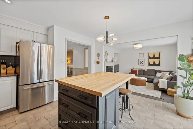 Additional property image - 45 STRATHROY Cres