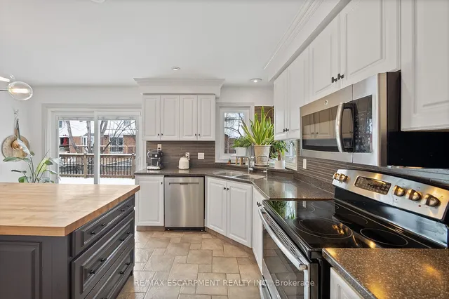 Additional property image - 45 STRATHROY Cres