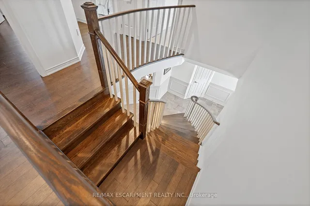 Additional property image - 45 STRATHROY Cres