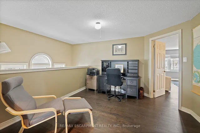 Additional property image - 45 STRATHROY Cres