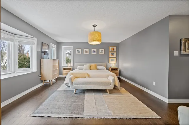 Additional property image - 45 STRATHROY Cres