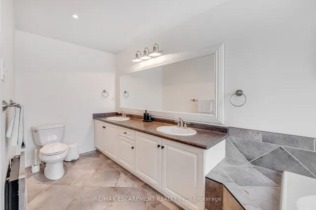 Additional property image - 45 STRATHROY Cres