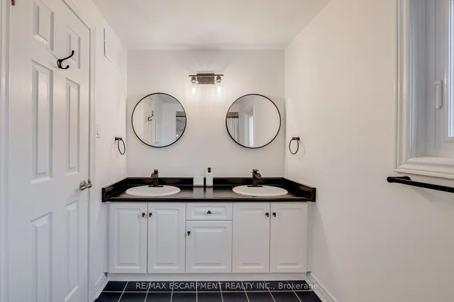 Additional property image - 45 STRATHROY Cres