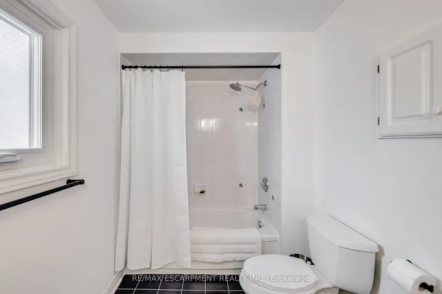 Additional property image - 45 STRATHROY Cres