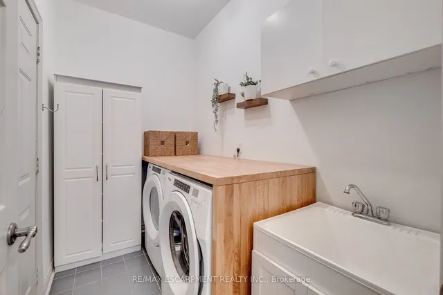 Additional property image - 45 STRATHROY Cres
