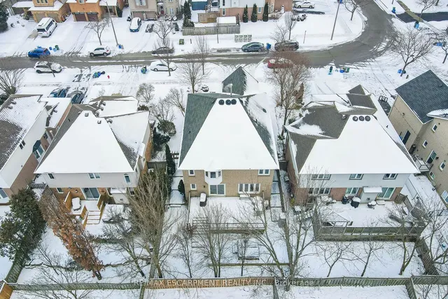 Additional property image - 45 STRATHROY Cres