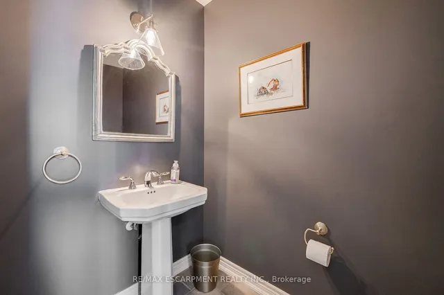 Additional property image - 45 STRATHROY Cres