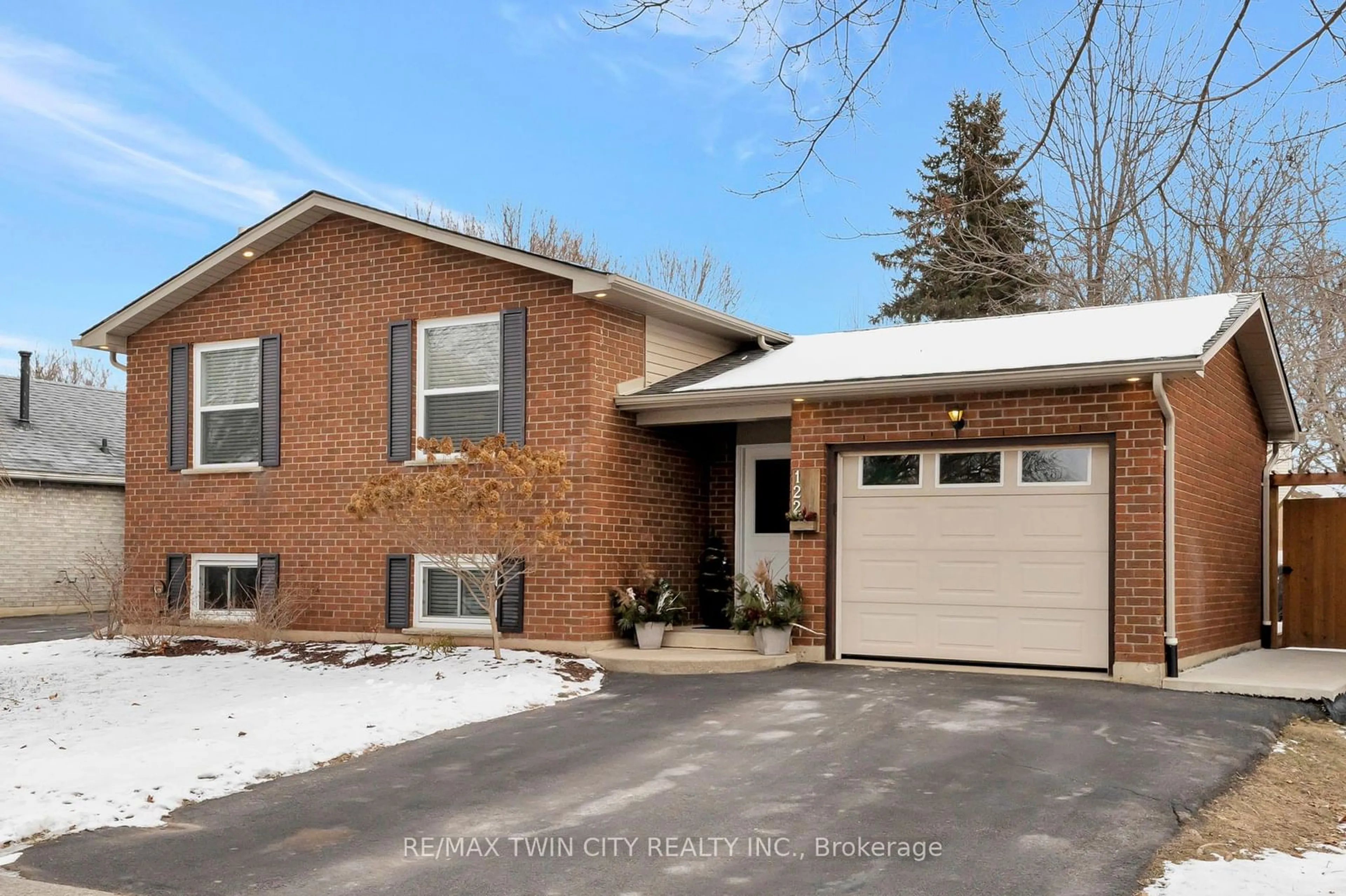 Home with brick exterior material, street for 122 Gillin Rd, Brantford Ontario N3P 1X5