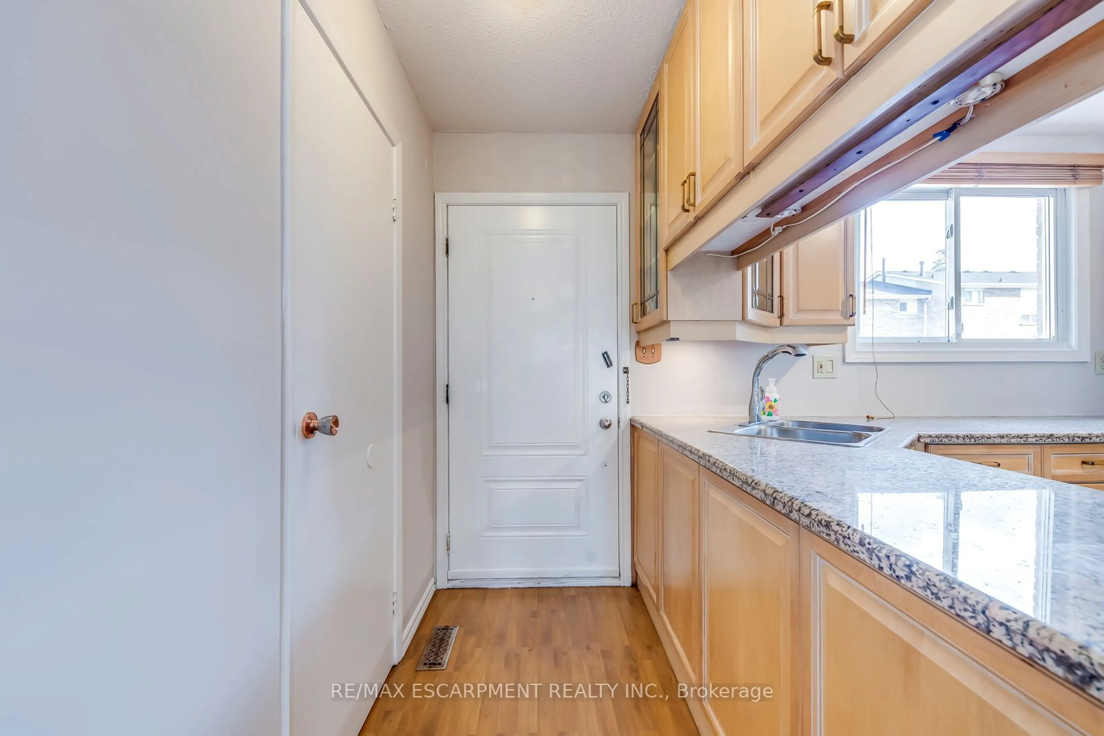 Standard kitchen, unknown for 120 Quigley Rd #69, Hamilton Ontario L8K 6L4