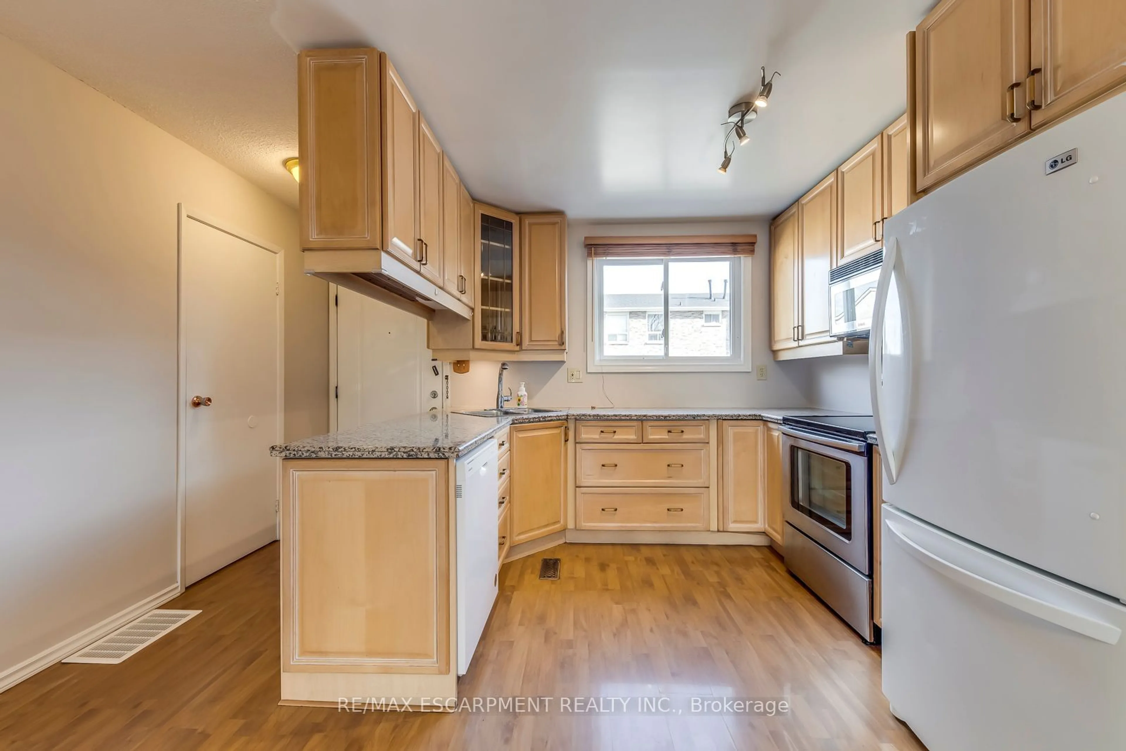 Standard kitchen, wood/laminate floor for 120 Quigley Rd #69, Hamilton Ontario L8K 6L4