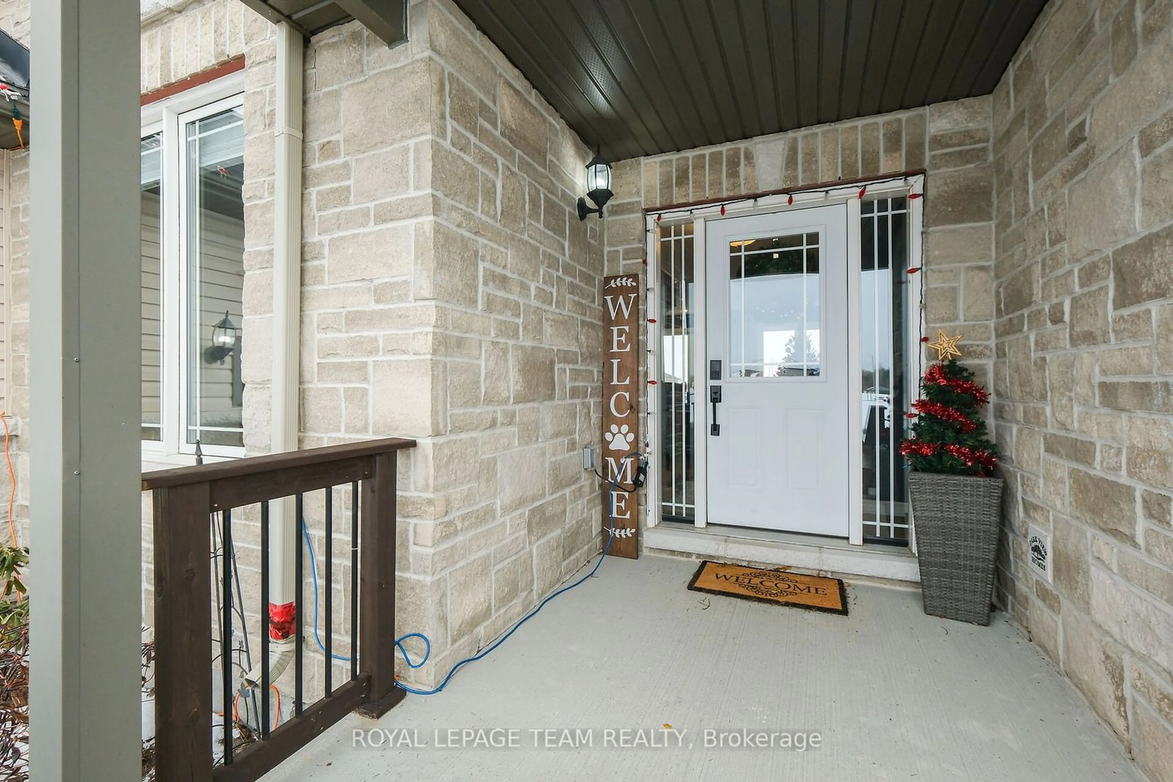 Indoor entryway for 2968 Drew Dr, North Dundas Ontario K0E 1W0