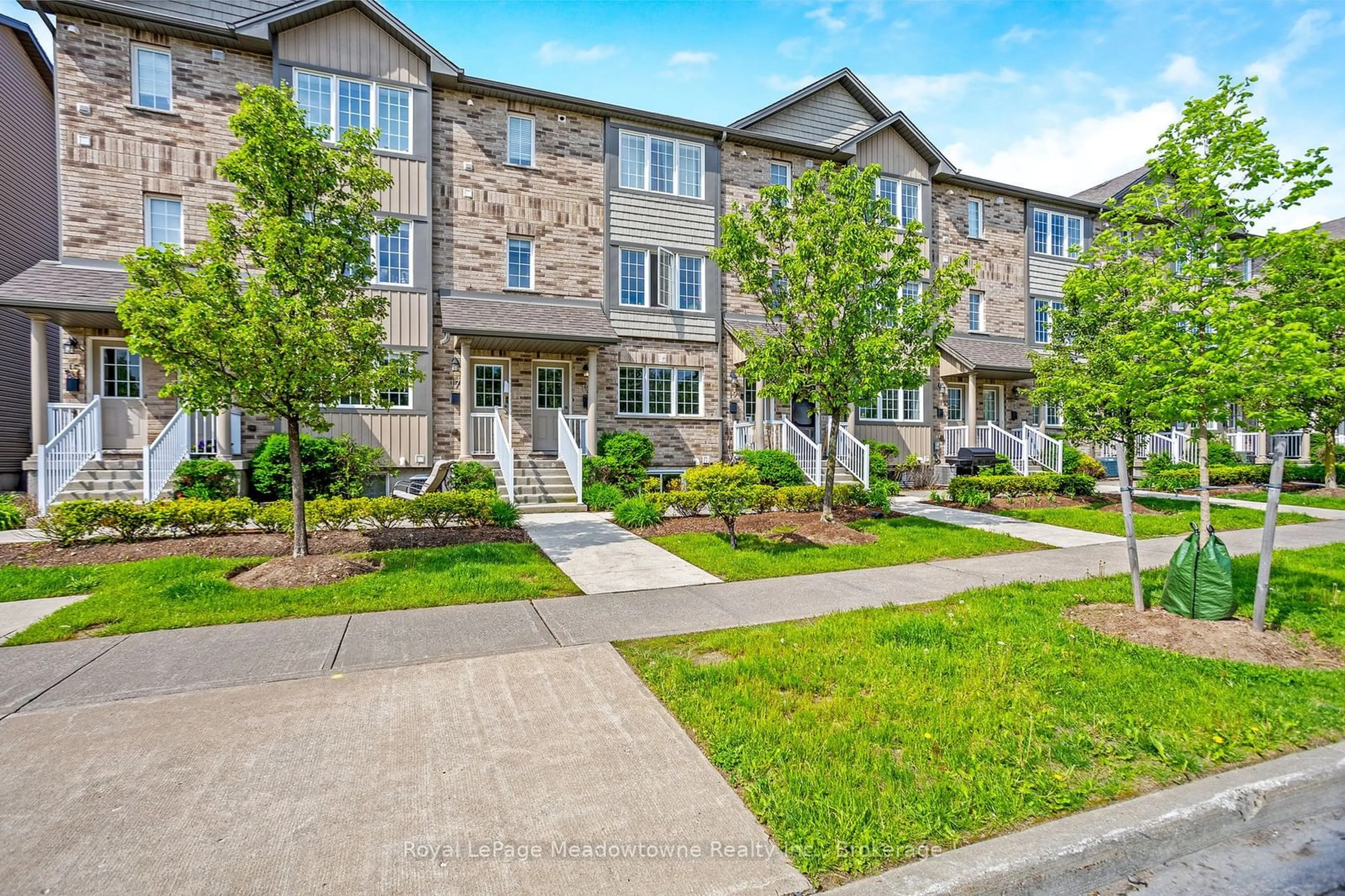 A pic from outside/outdoor area/front of a property/back of a property/a pic from drone, street for 275 OLD HURON Rd #18, Kitchener Ontario N2R 1P9