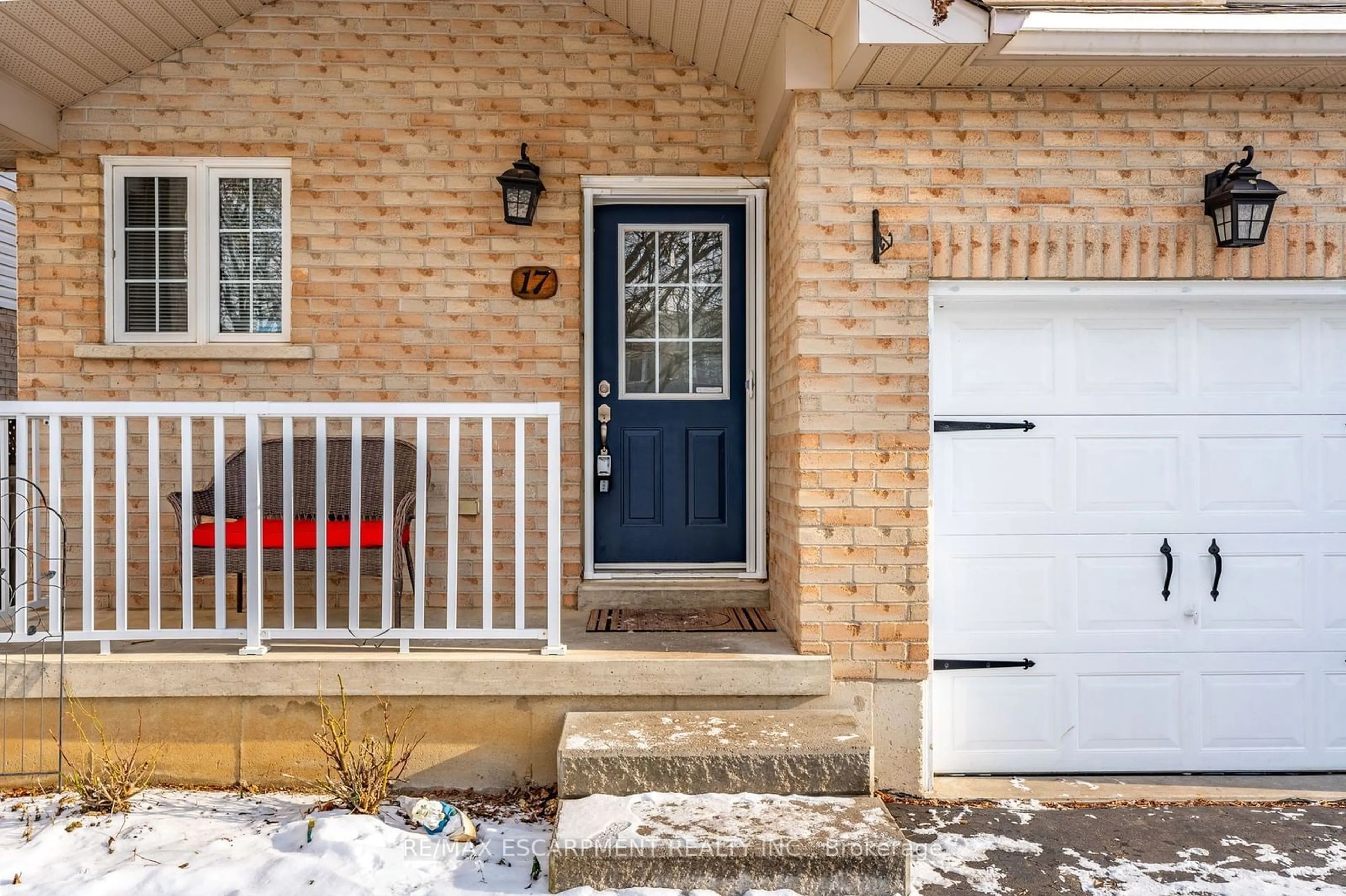 Indoor entryway for 17 Archer Way, Hamilton Ontario L0R 1W0