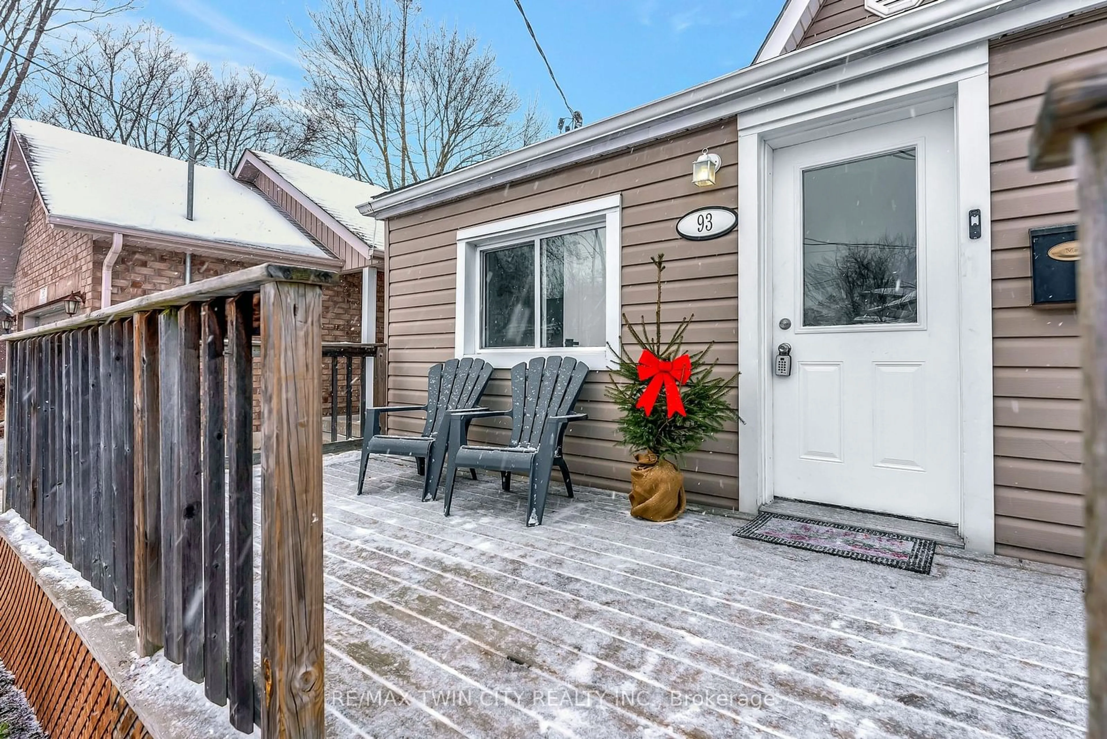 Patio, street for 93 Richardson St, Brantford Ontario N3T 1H9