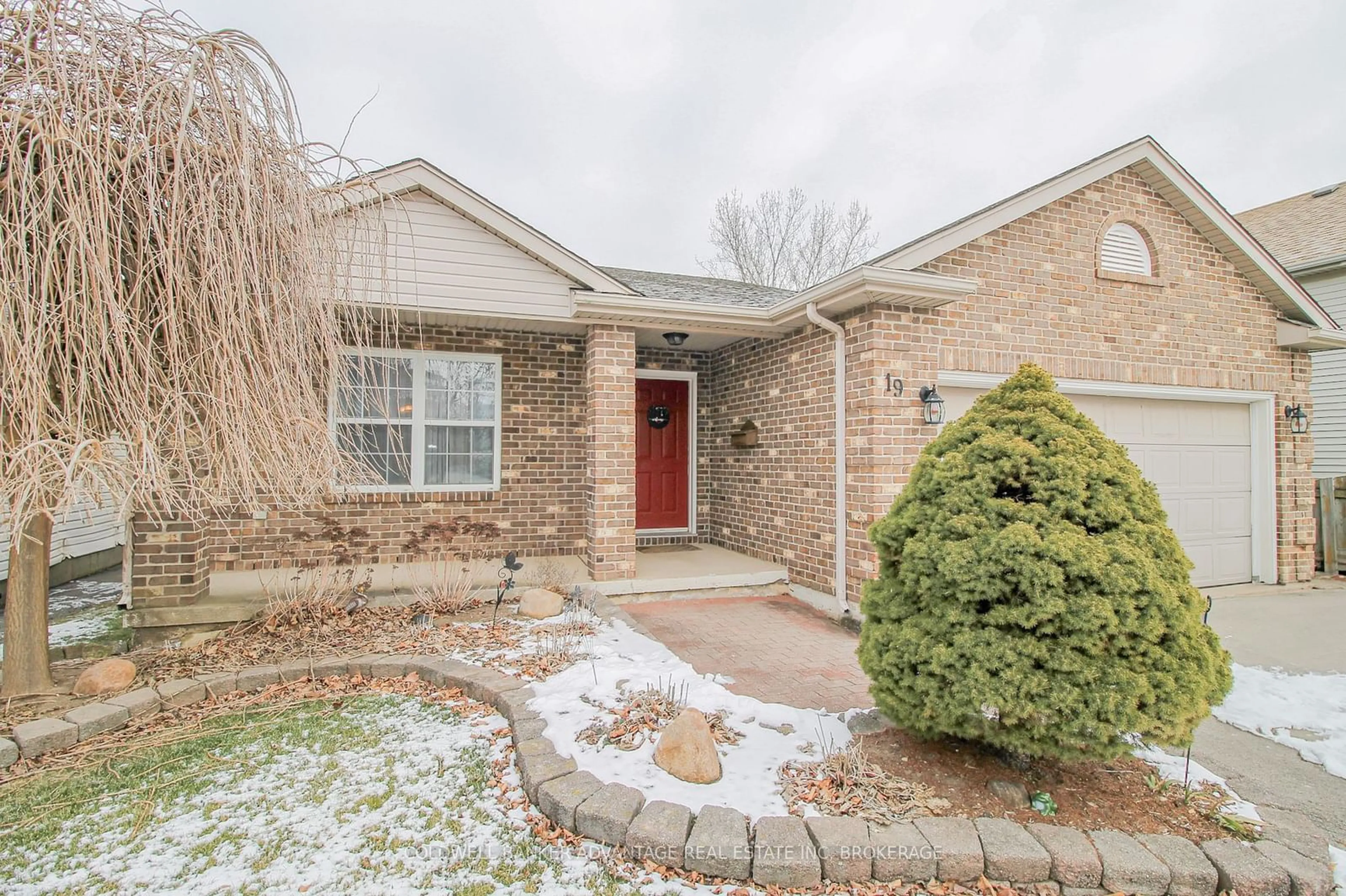 Home with brick exterior material, street for 19 Windle Village Cres, Thorold Ontario L2V 4Z6