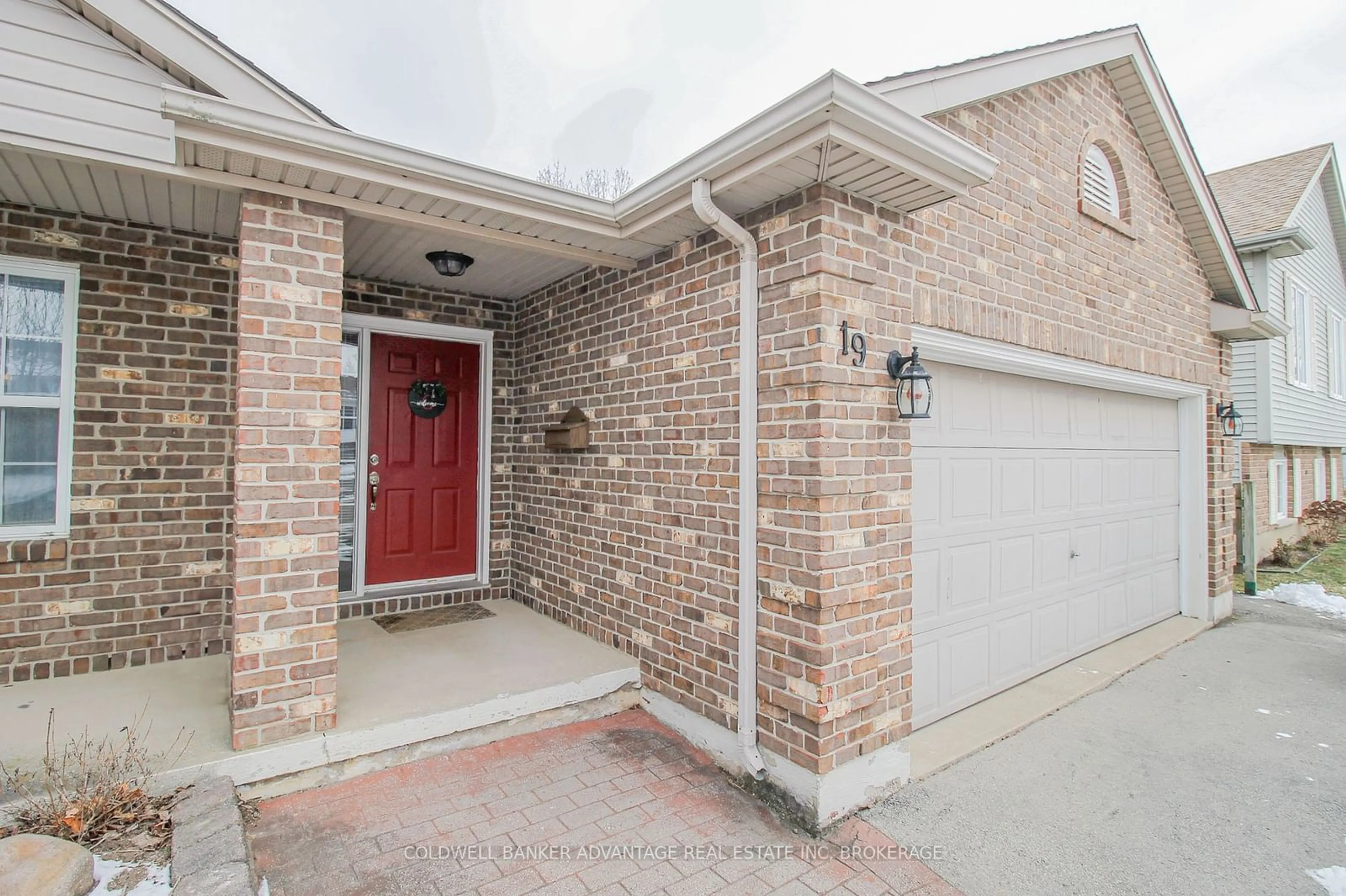 Home with brick exterior material, street for 19 Windle Village Cres, Thorold Ontario L2V 4Z6